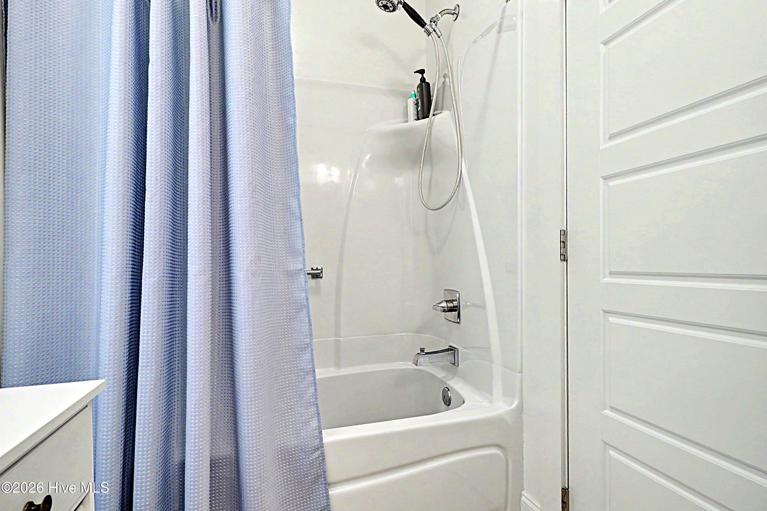 100566458 | Photo 13