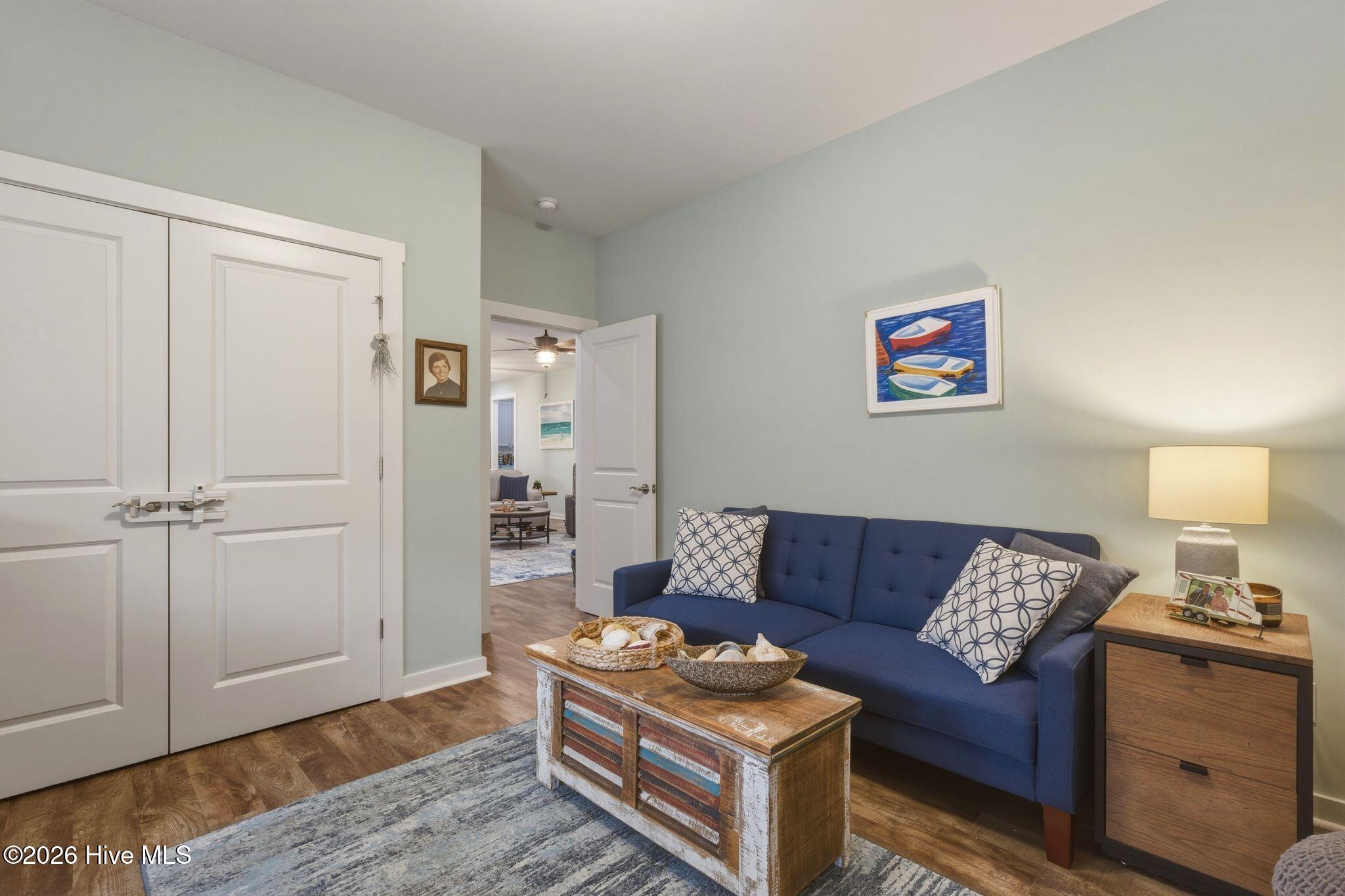 100560702 | Photo 44