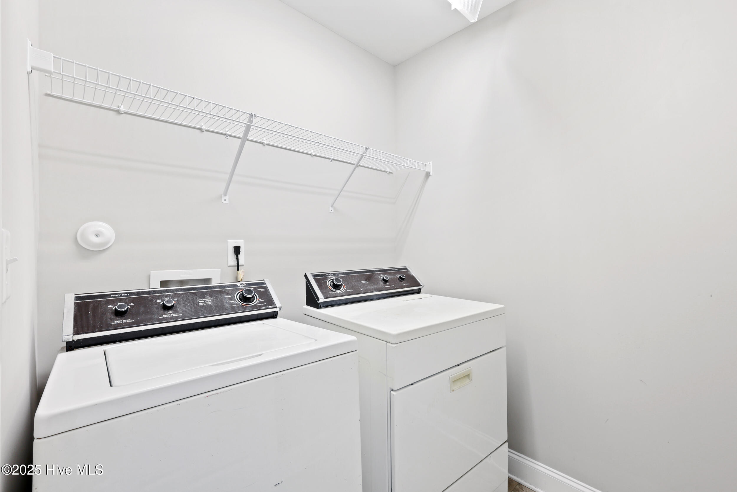 100537406 | Photo 36