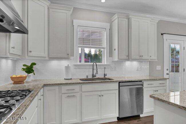 100552882 | Photo 36