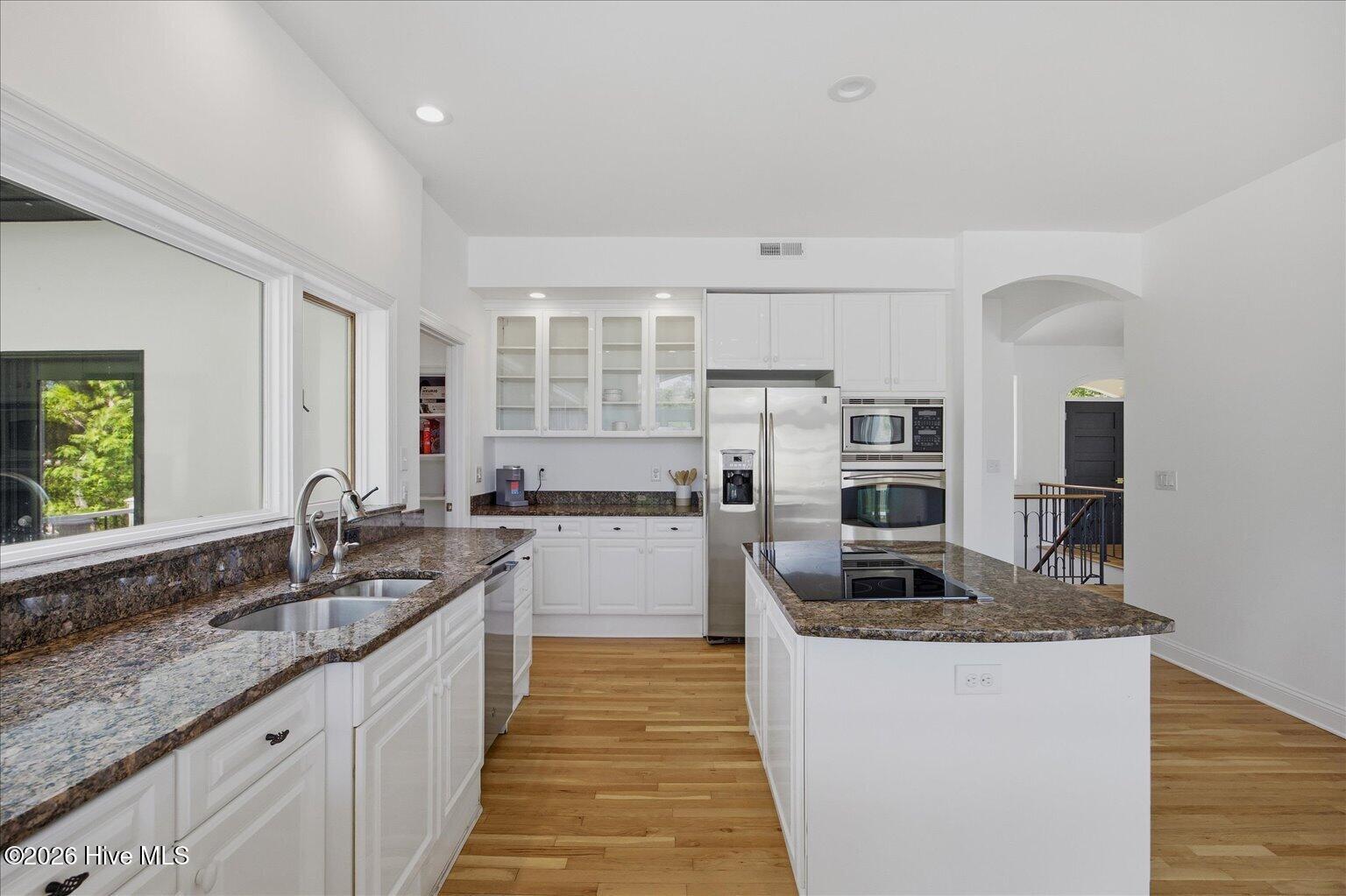 100569224 | Photo 20