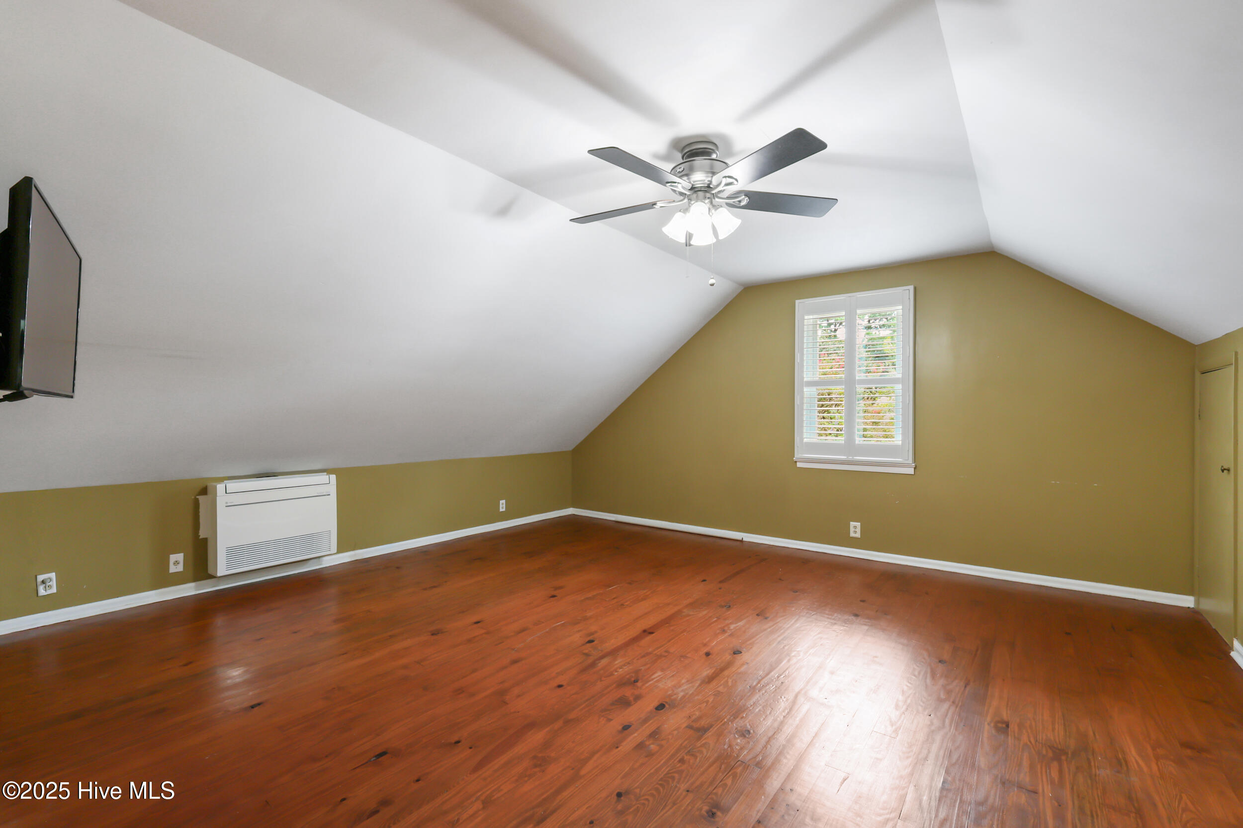 100525369 | Photo 24