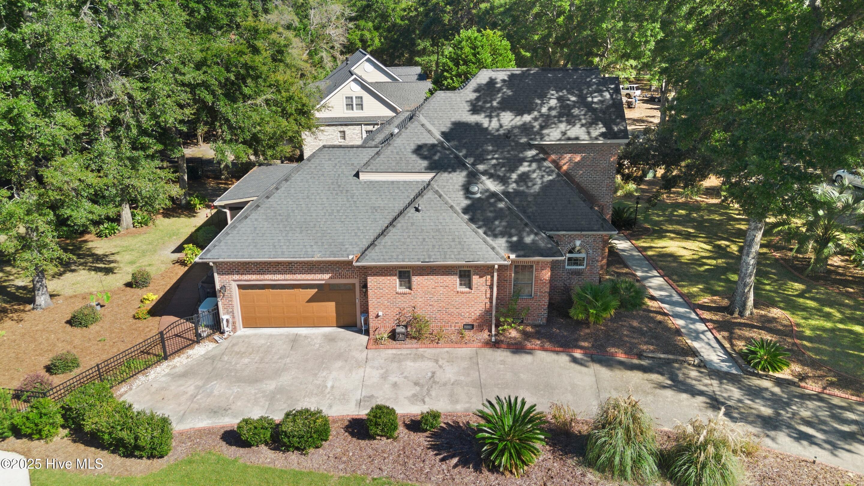 100538310 | Photo 86