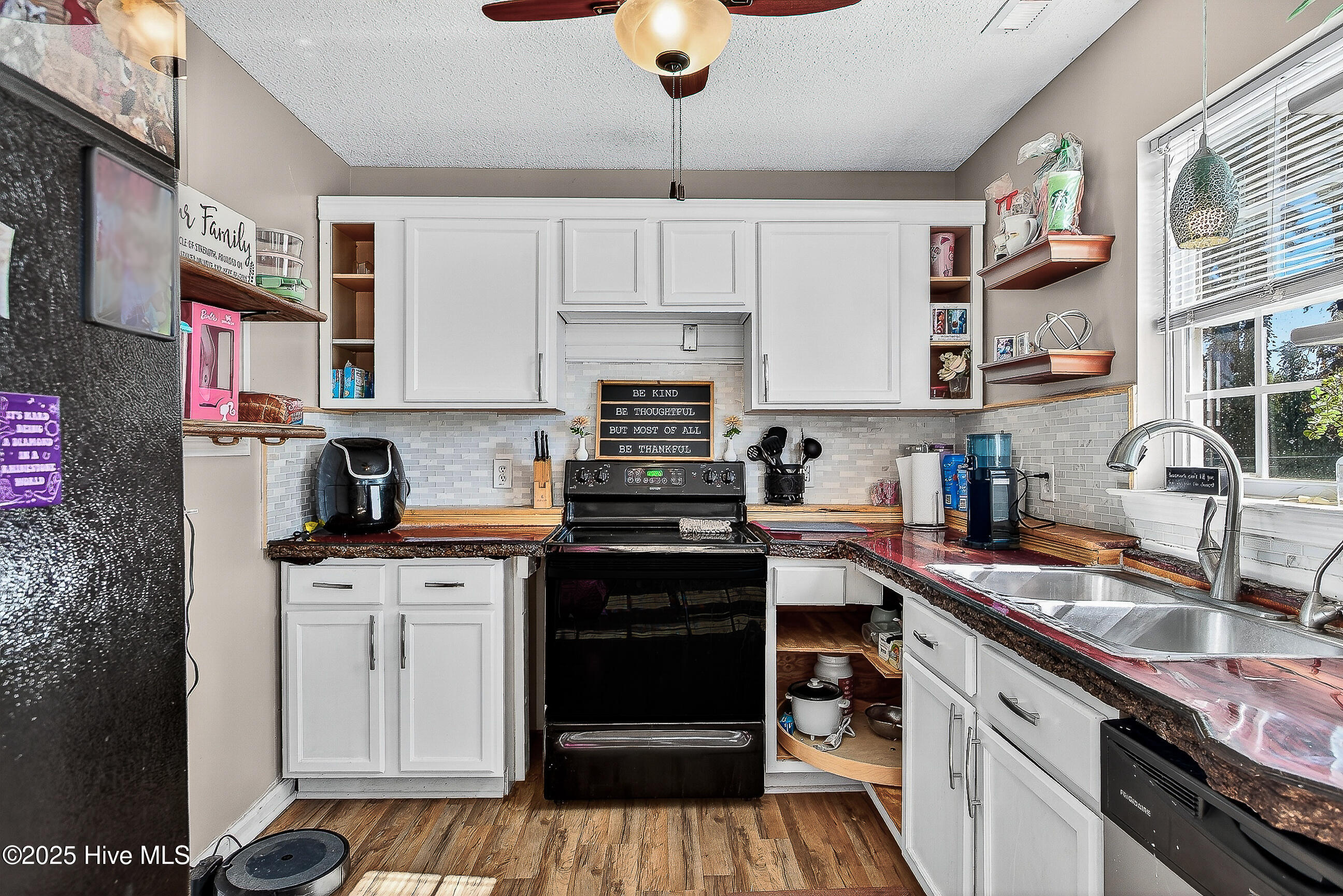 100539174 | Photo 14