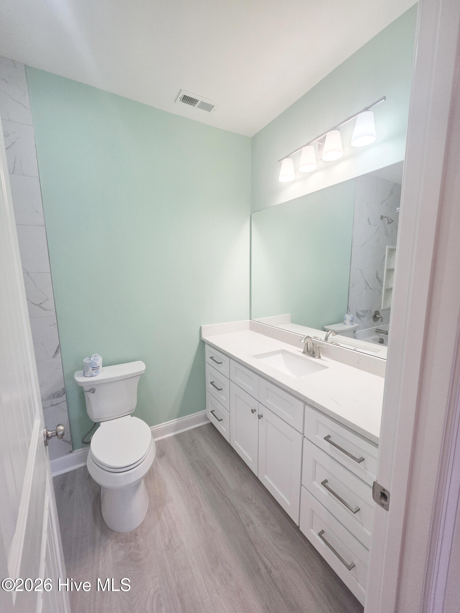 100535825 | Photo 46