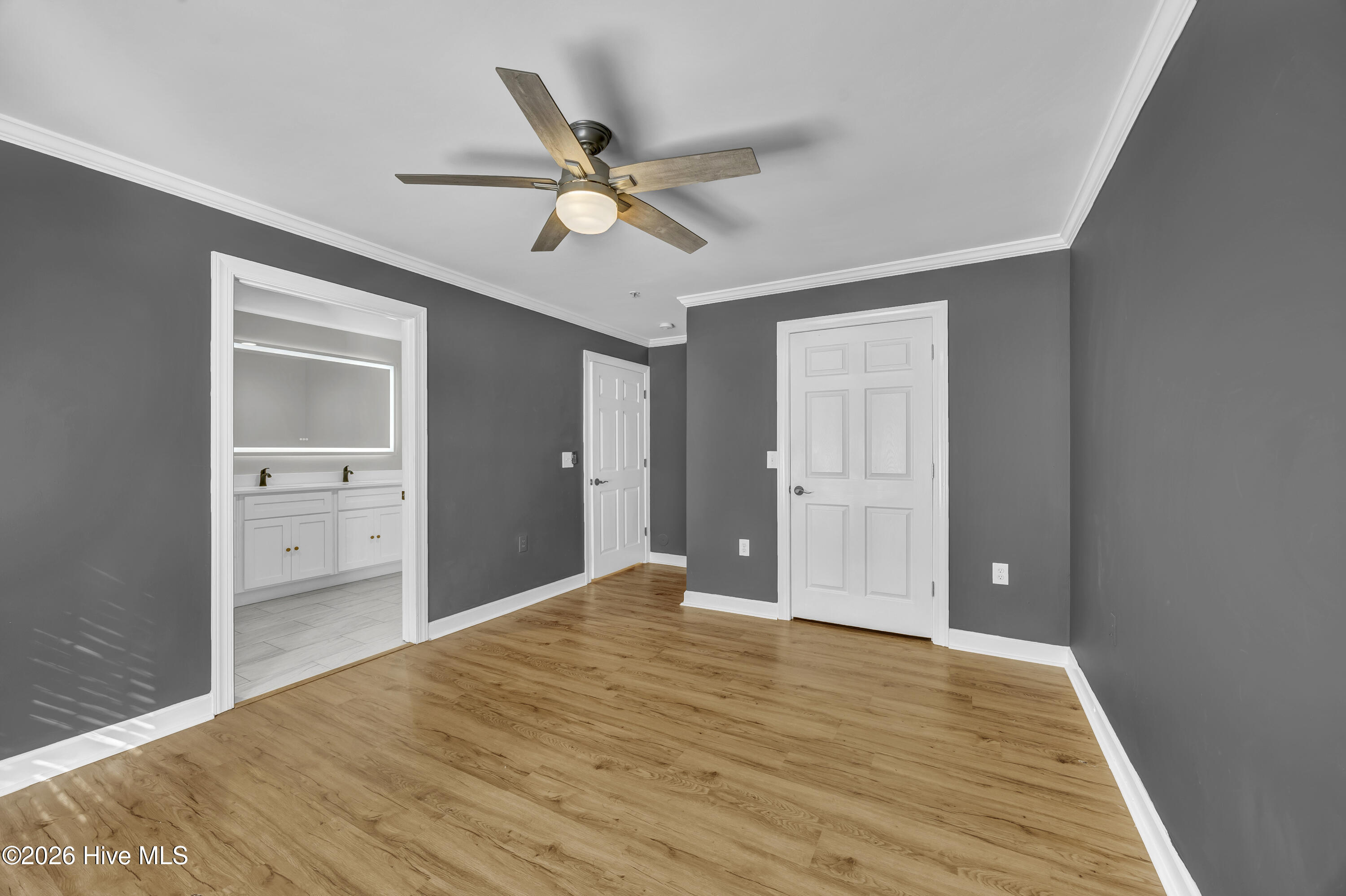 100549399 | Photo 12