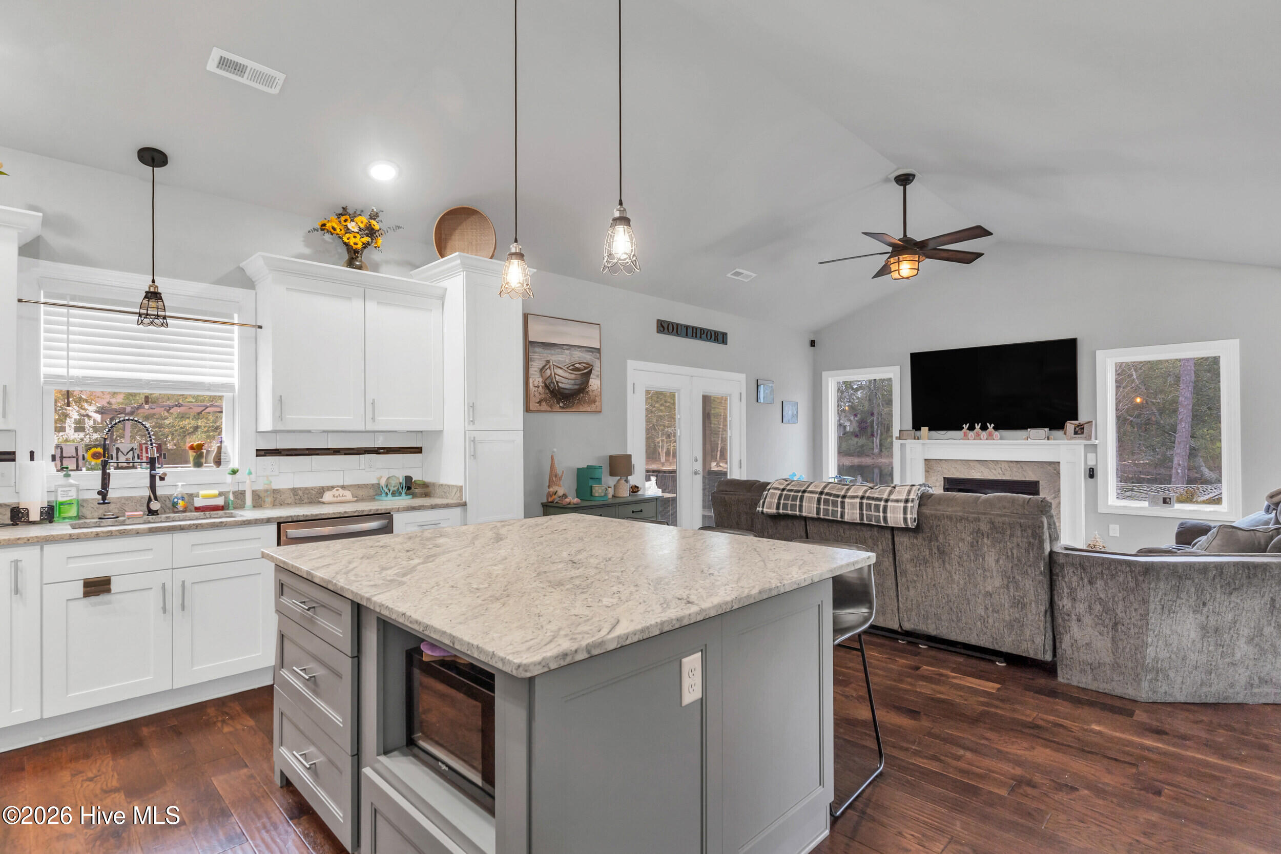 100553033 | Photo 13