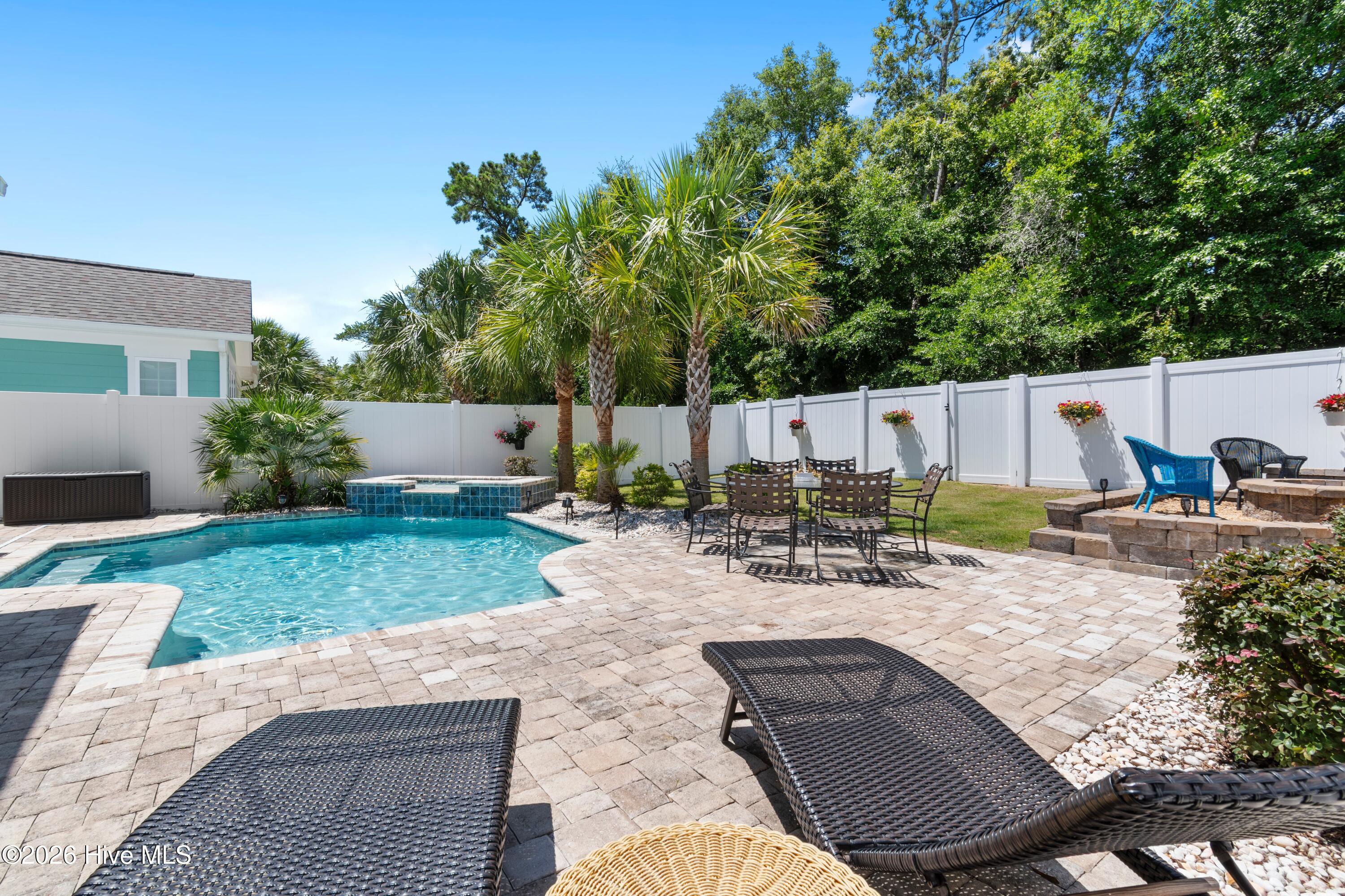 100561295 | Photo 38