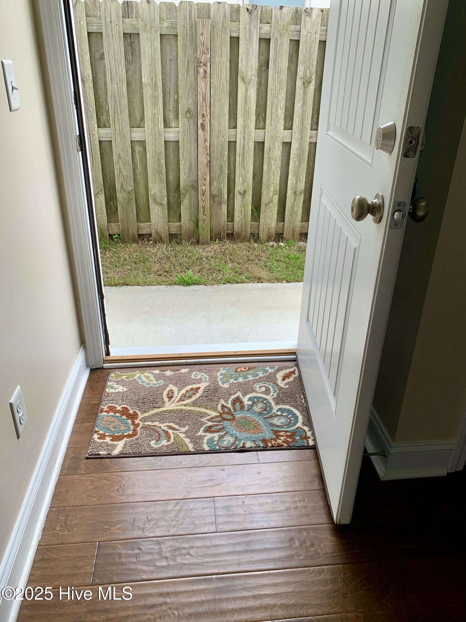 100536015 | Photo 56