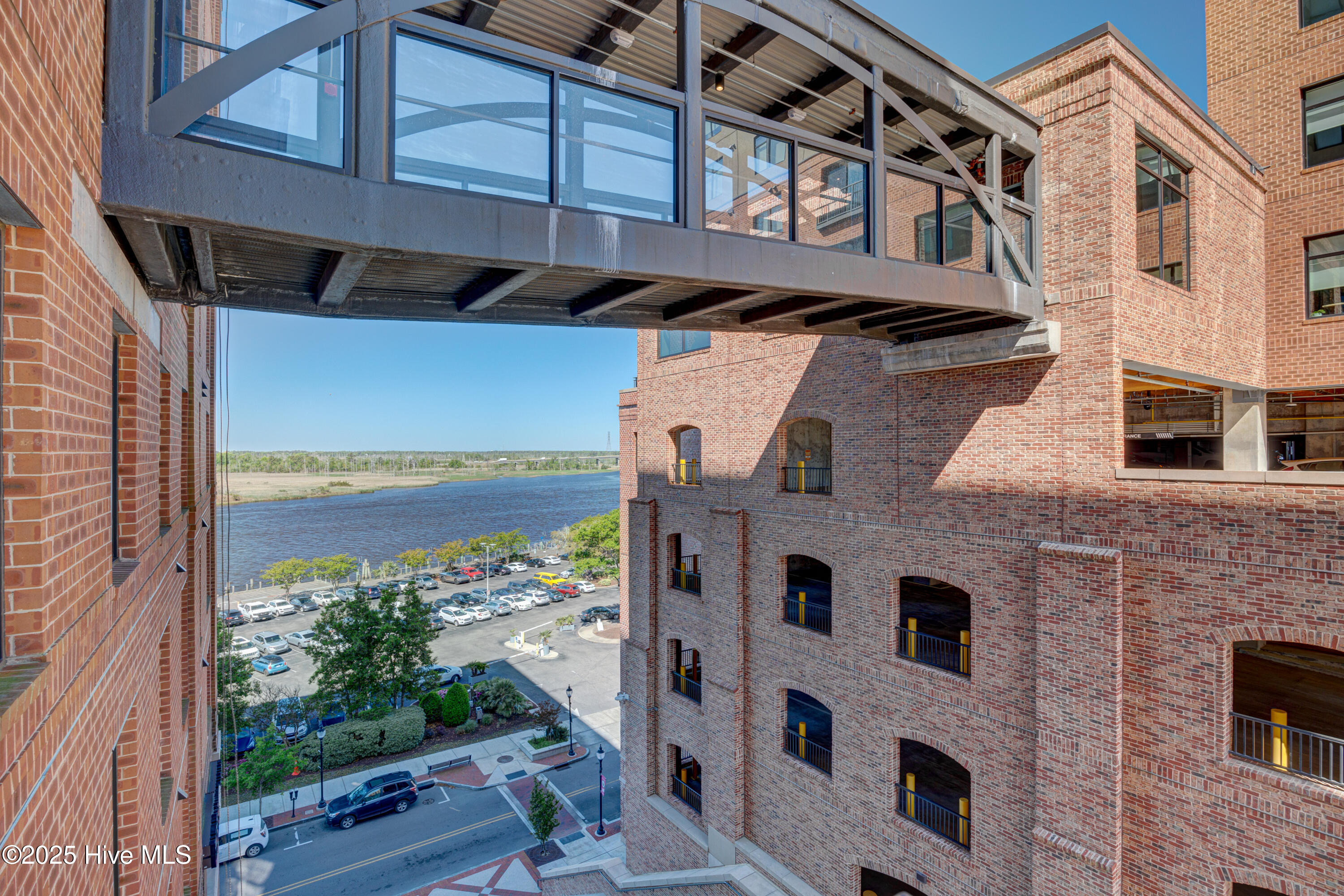 100556750 | Photo 33