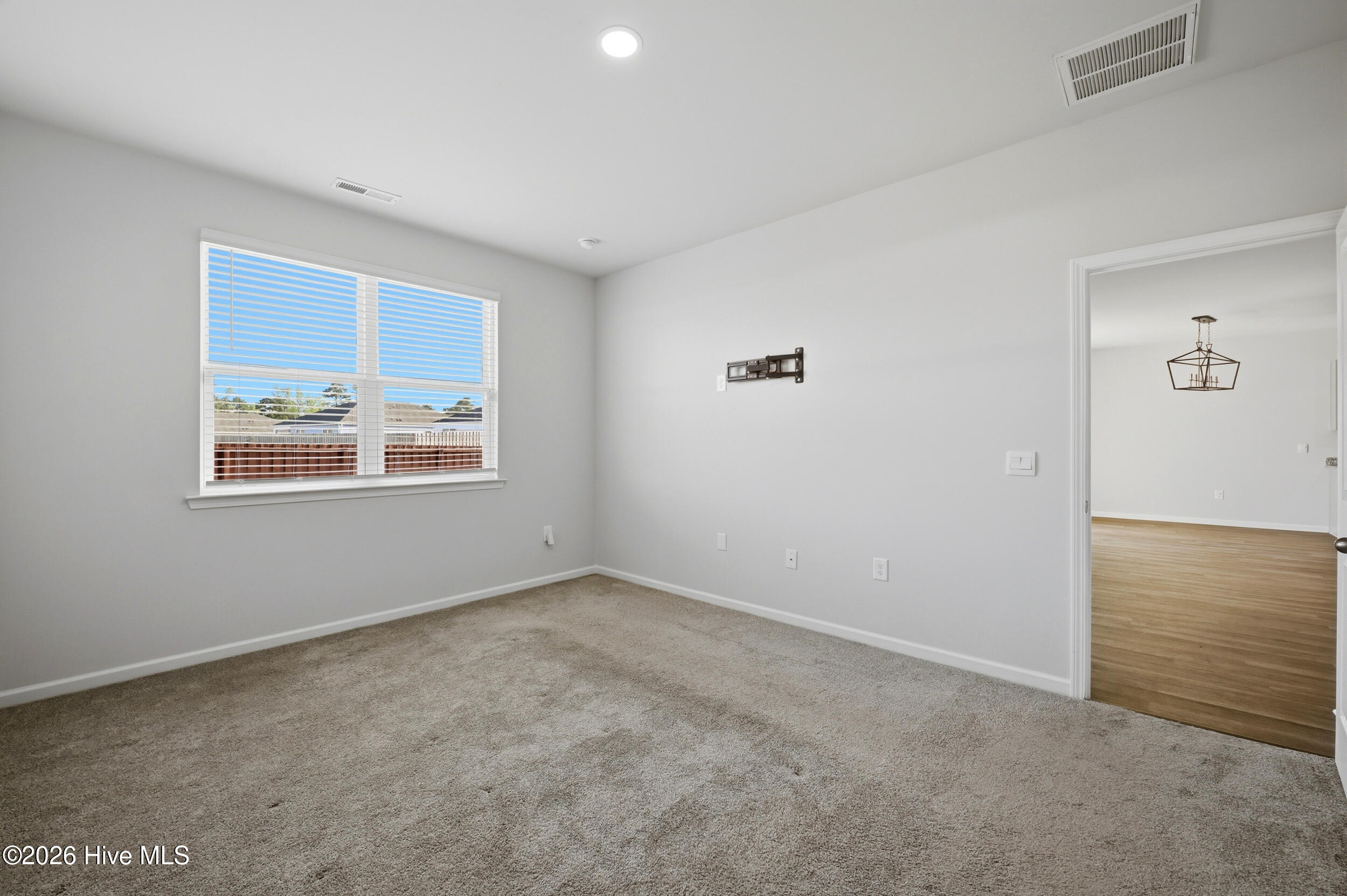 100563269 | Photo 14