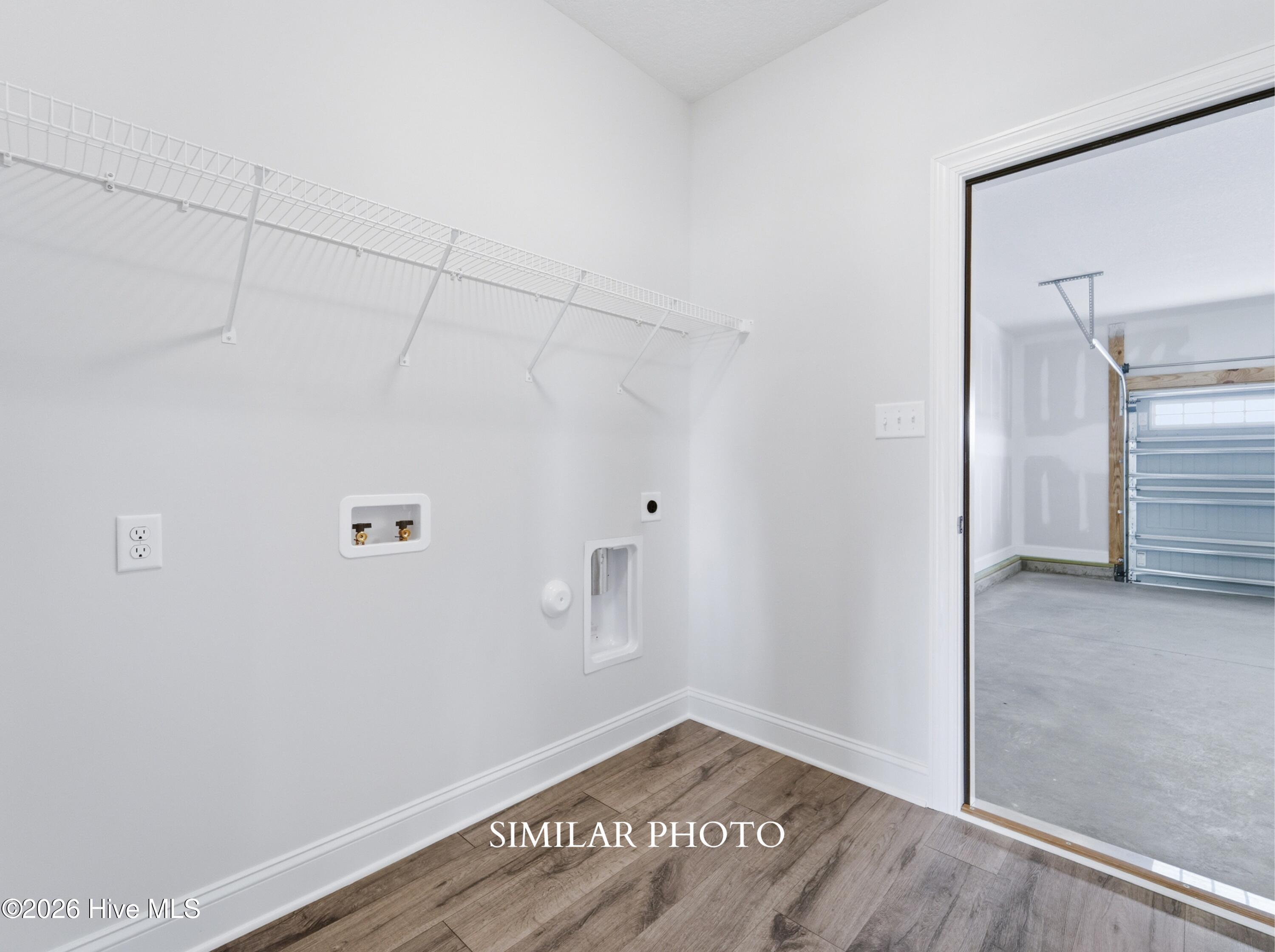 100553958 | Photo 30