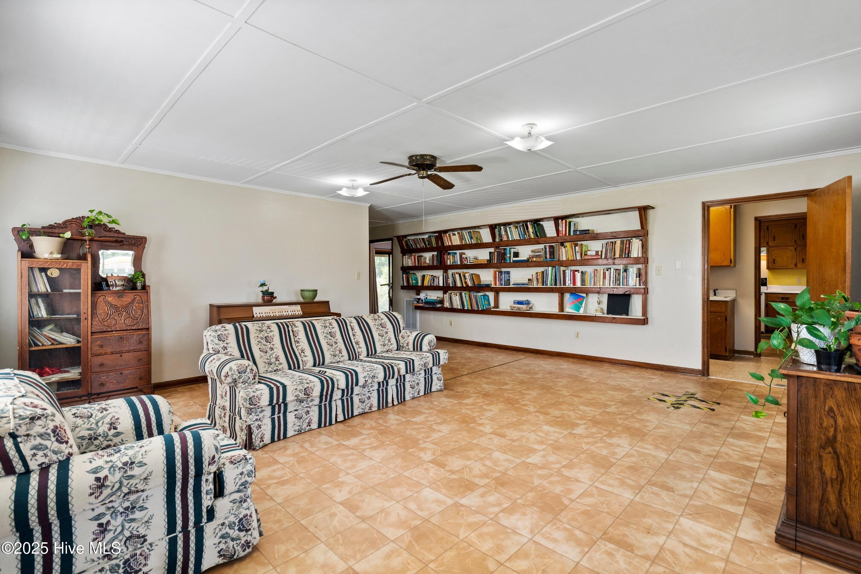 100528084 | Photo 19