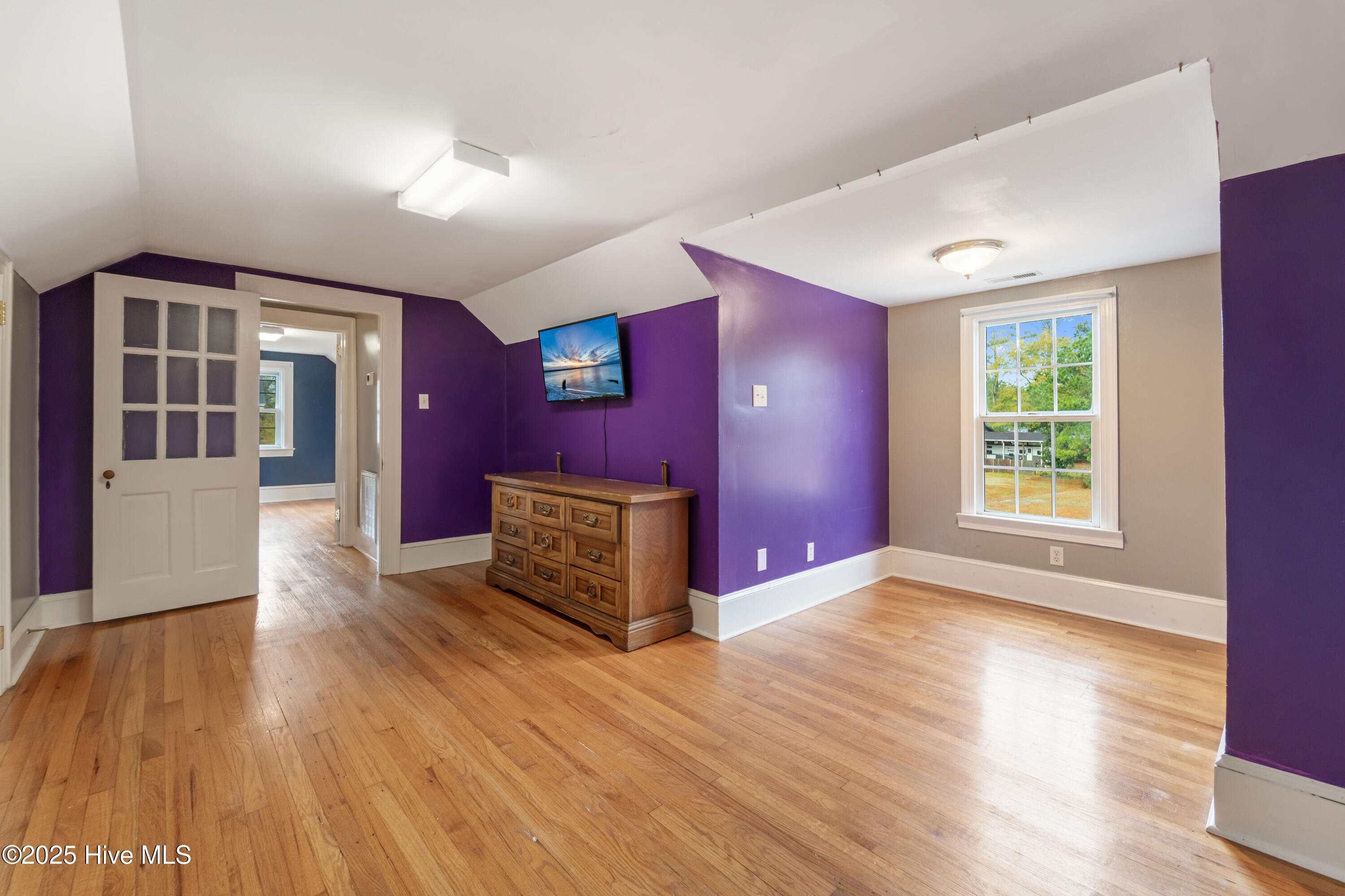 100544156 | Photo 51