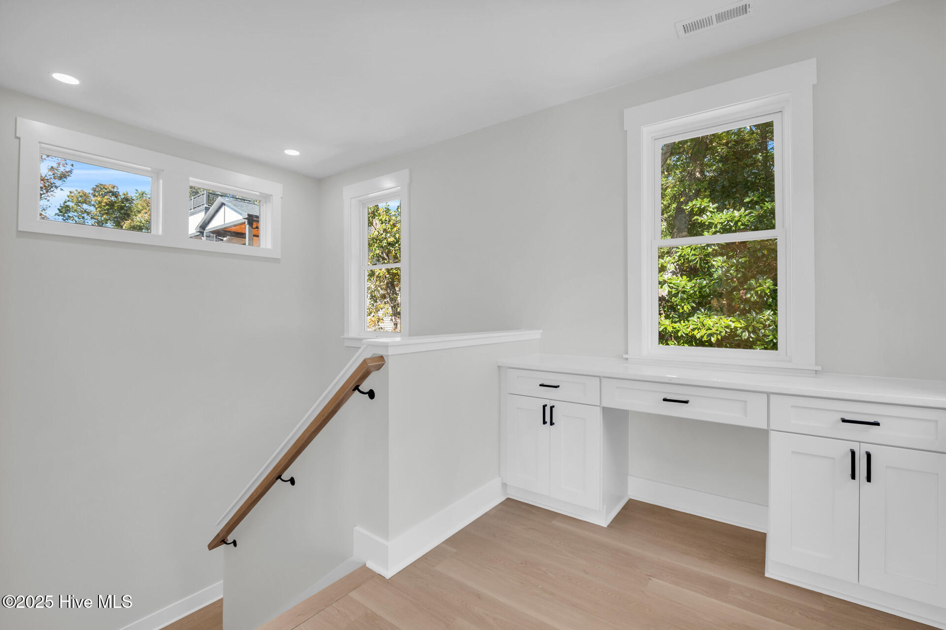 100540114 | Photo 21