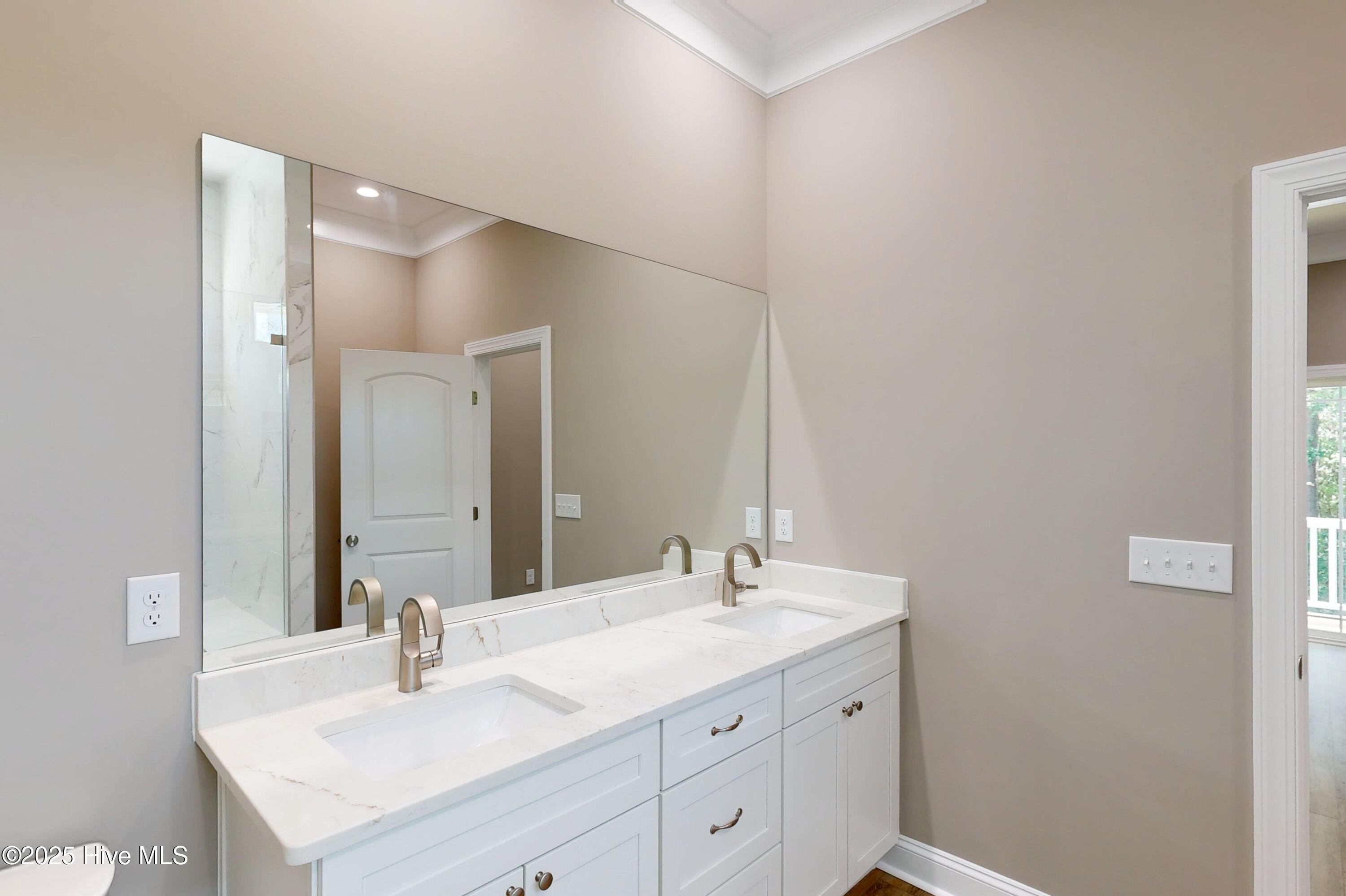 100534156 | Photo 25