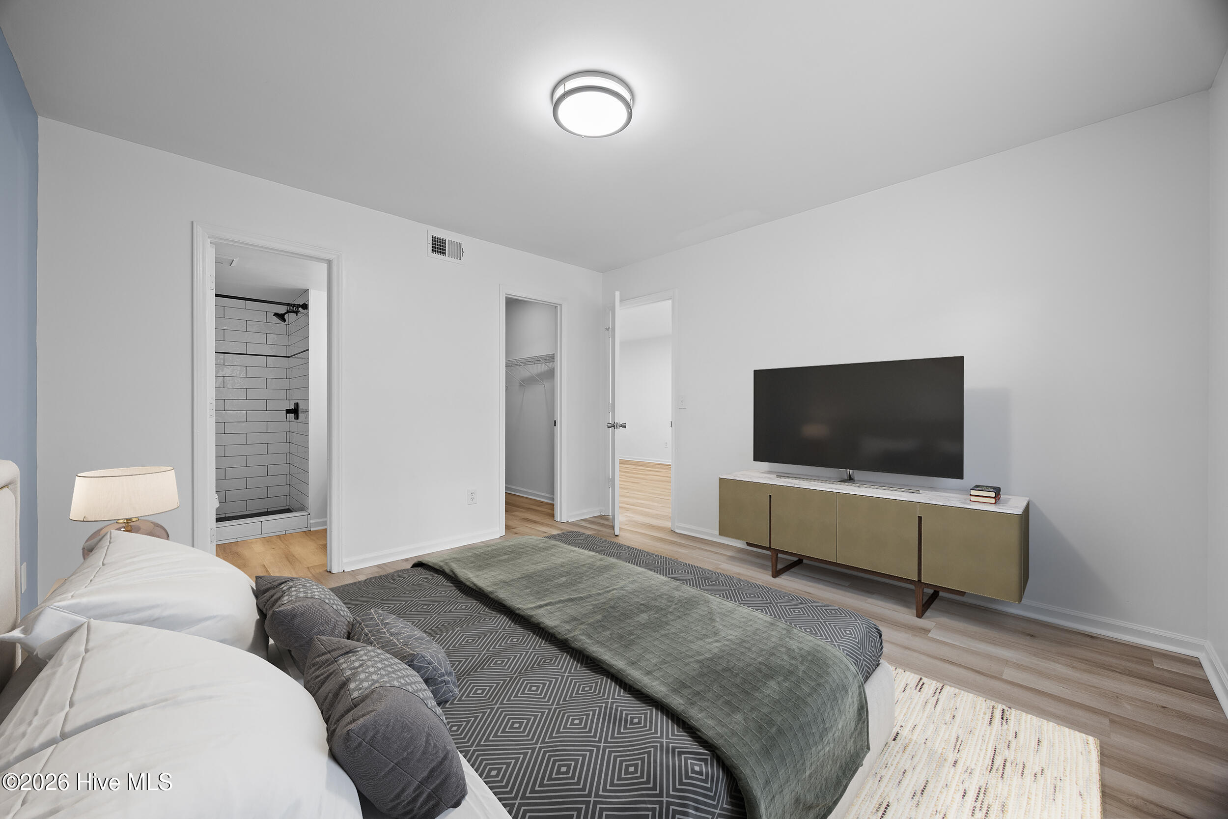 100557067 | Photo 17