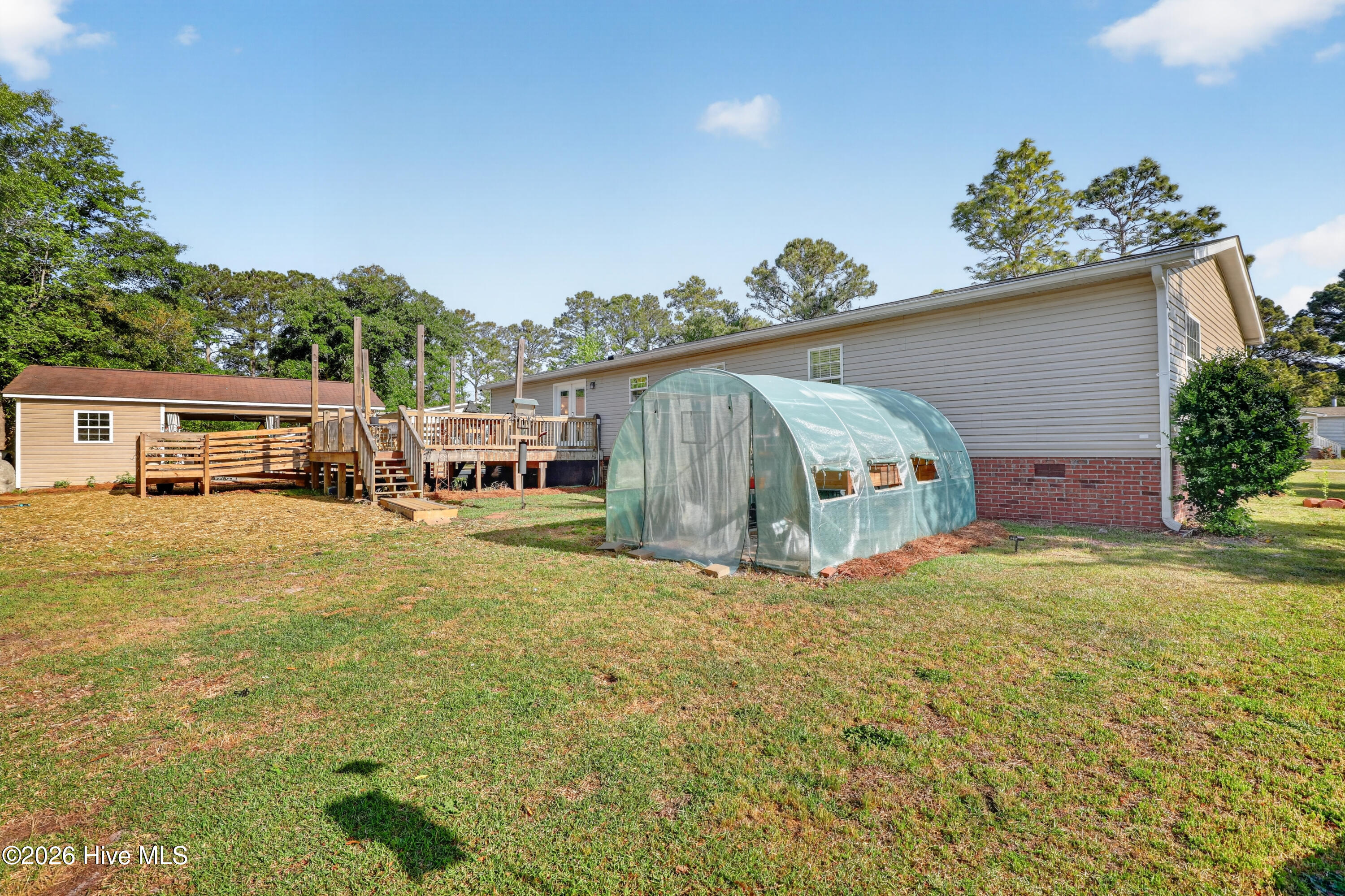 100568101 | Photo 33