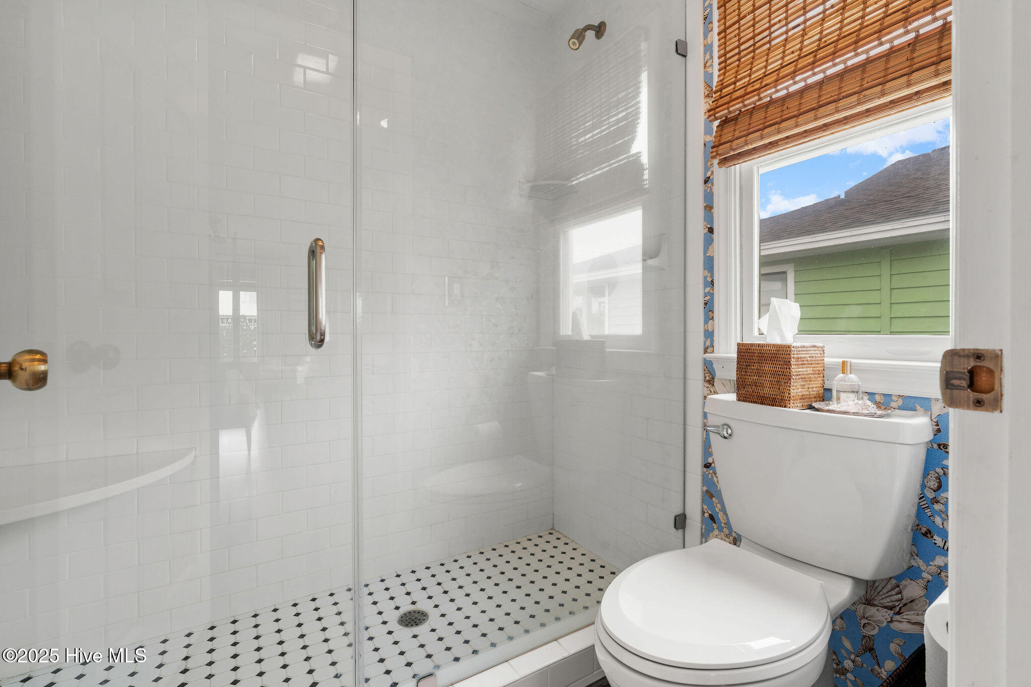 100510595 | Photo 15