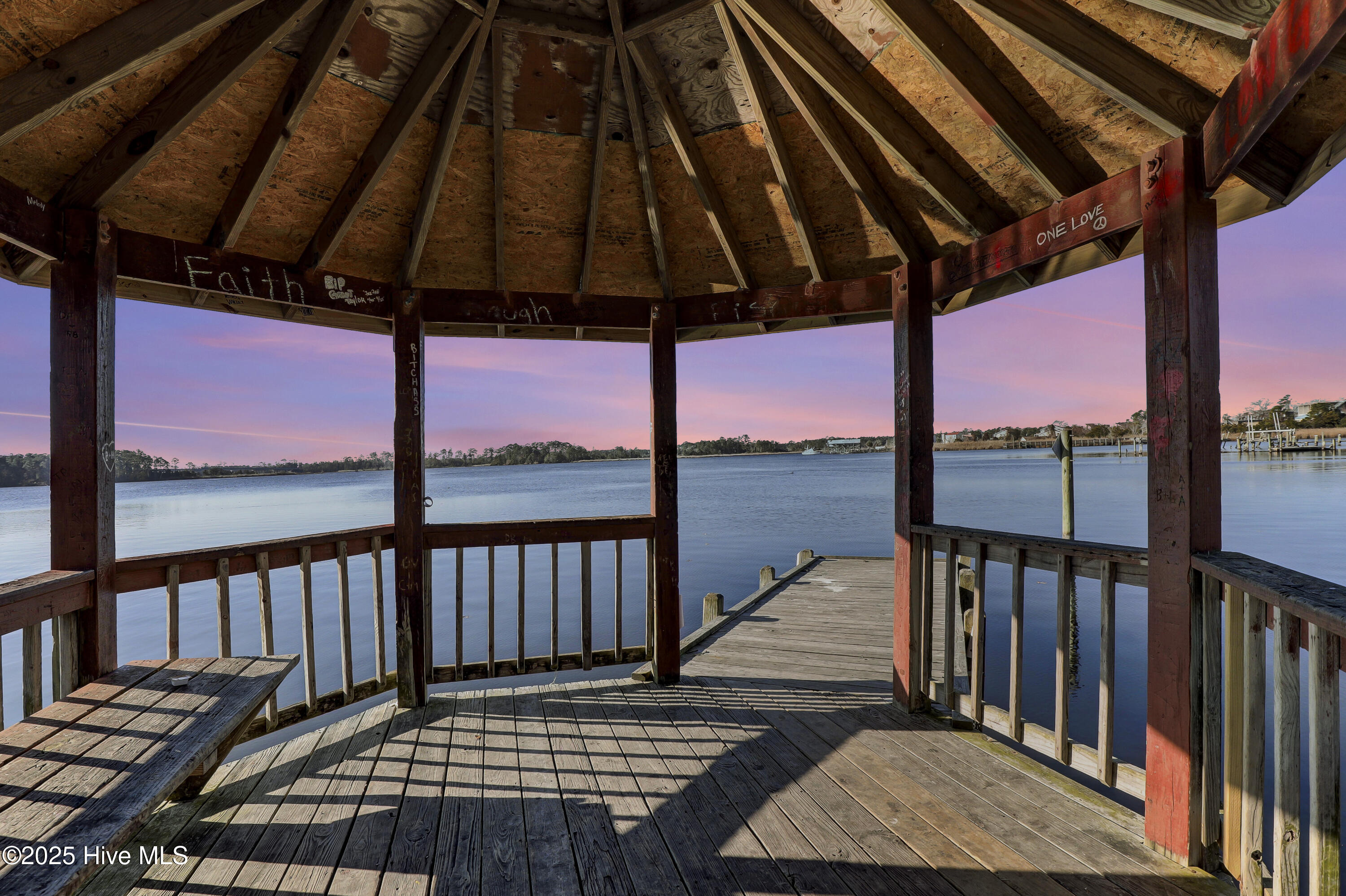 100528167 | Photo 38