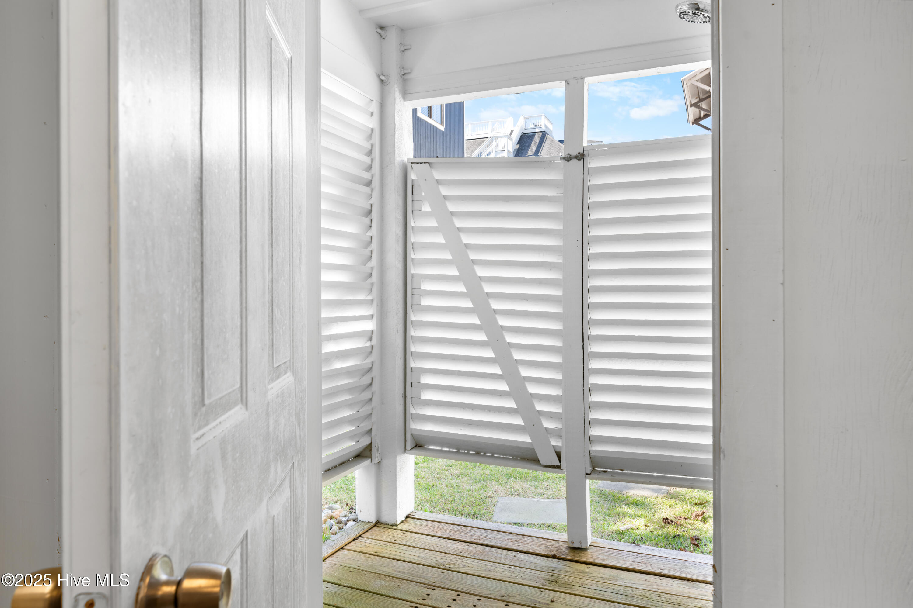 100541369 | Photo 46