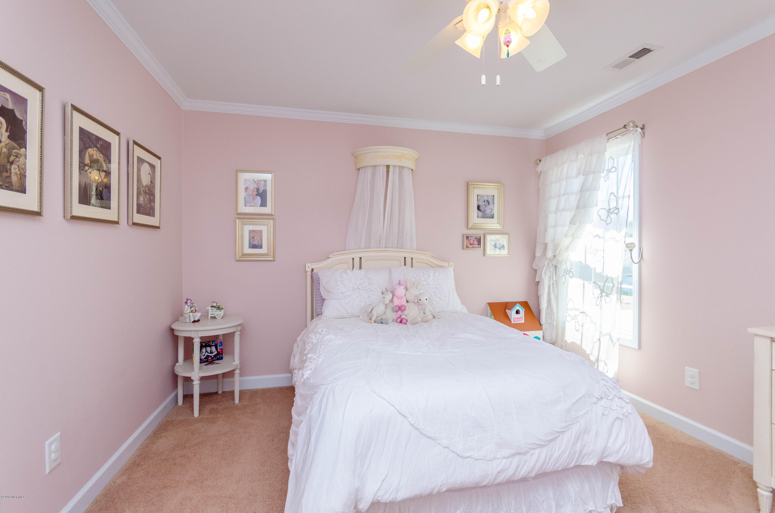 100553700 | Photo 35