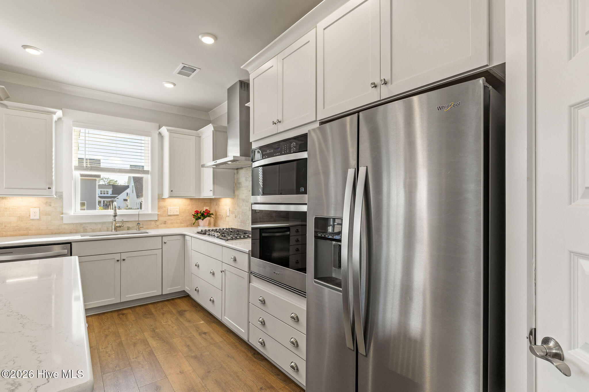 100548010 | Photo 13