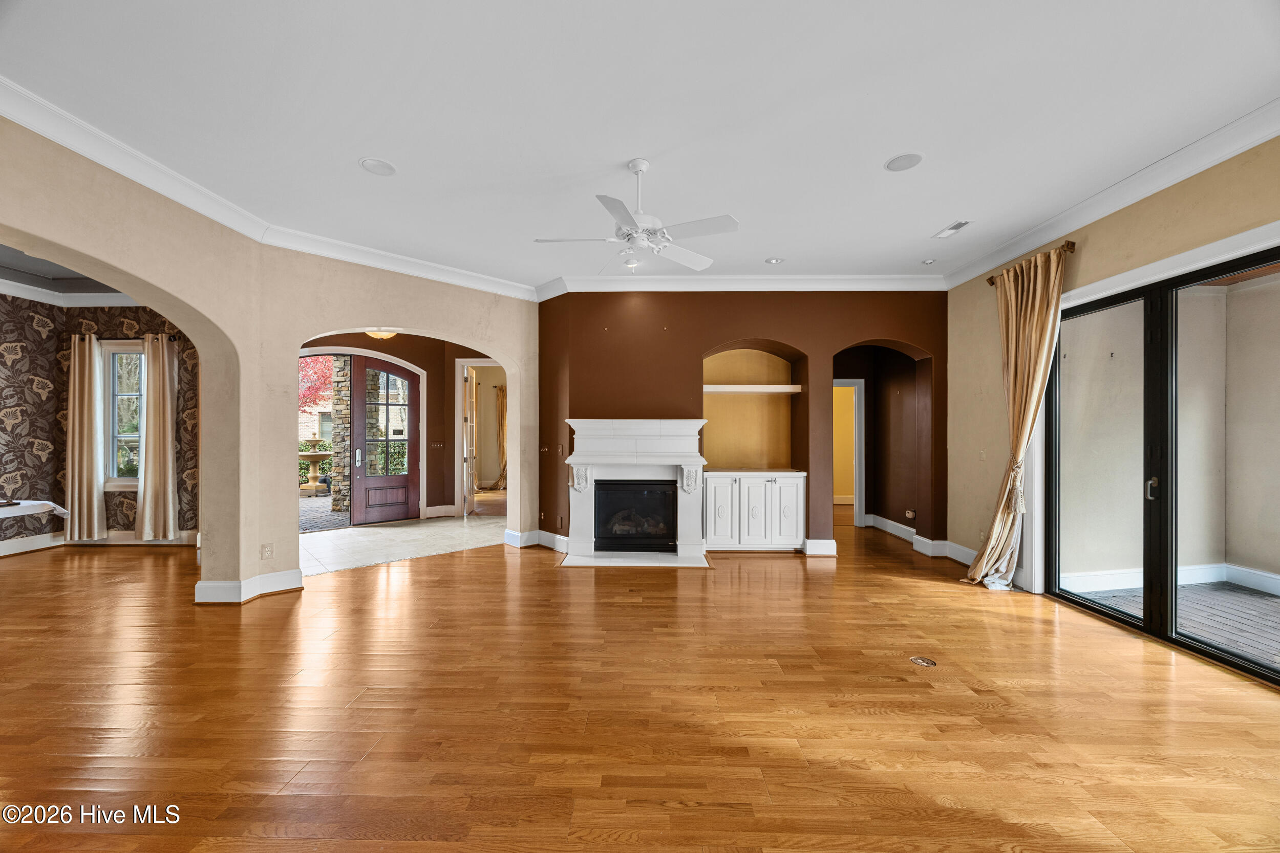 100547162 | Photo 14