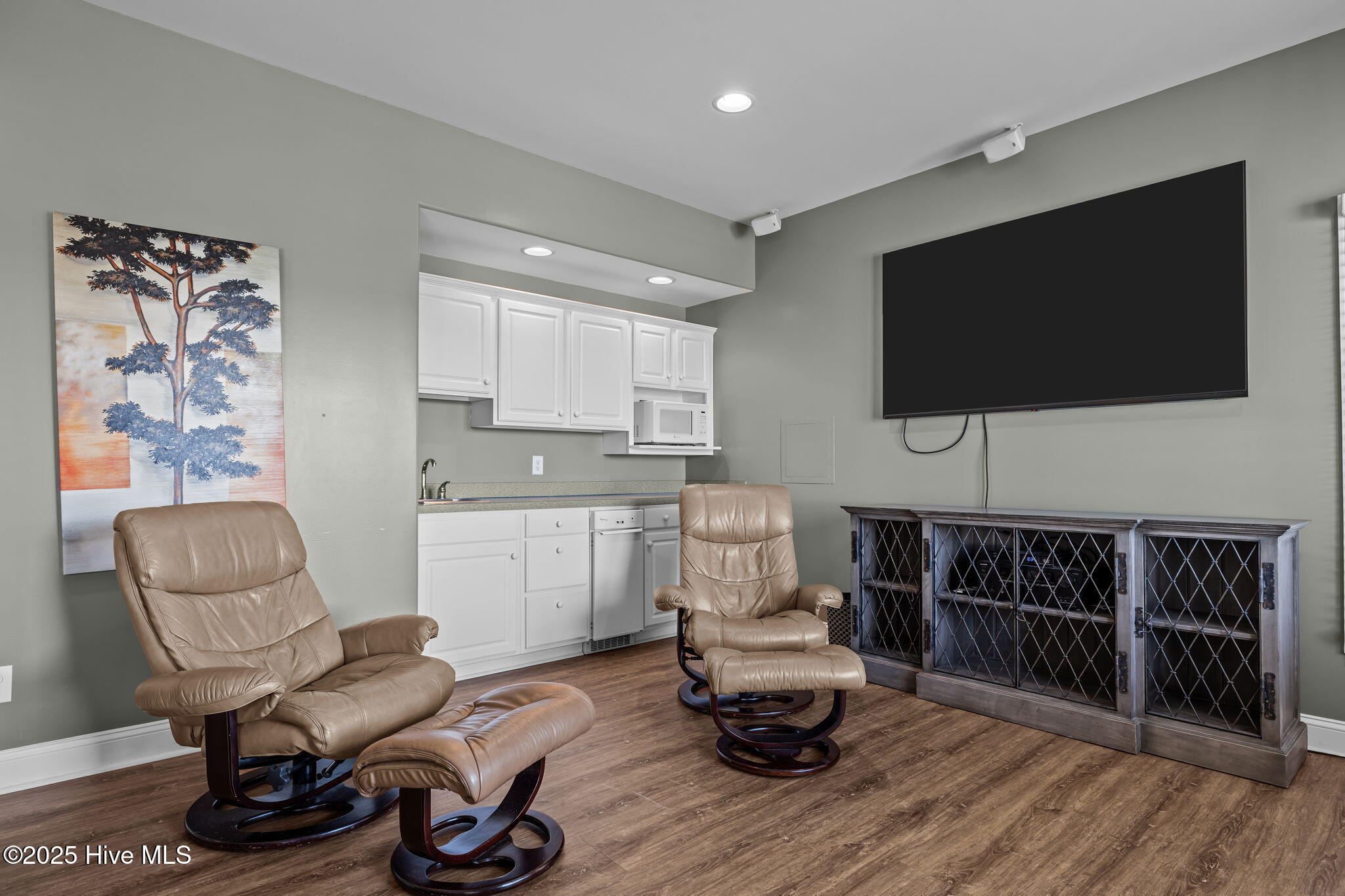 100531383 | Photo 53