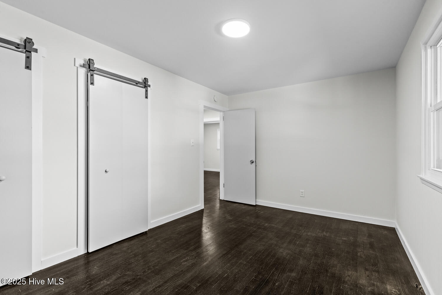 100533328 | Photo 24