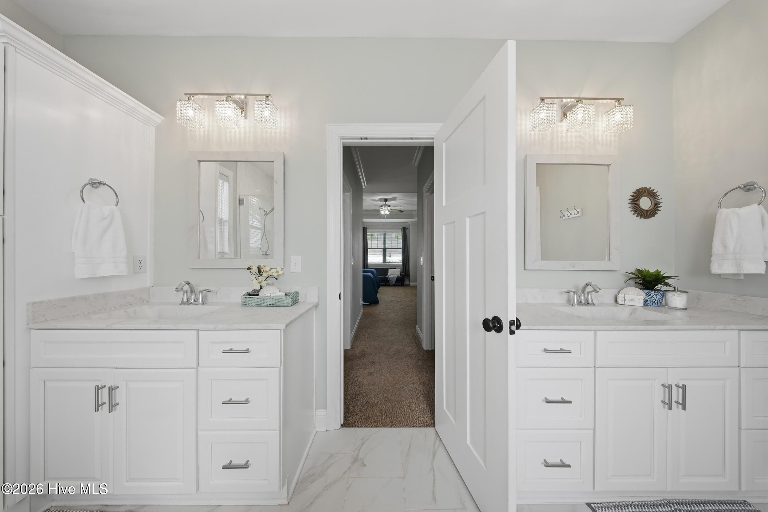 100565388 | Photo 35