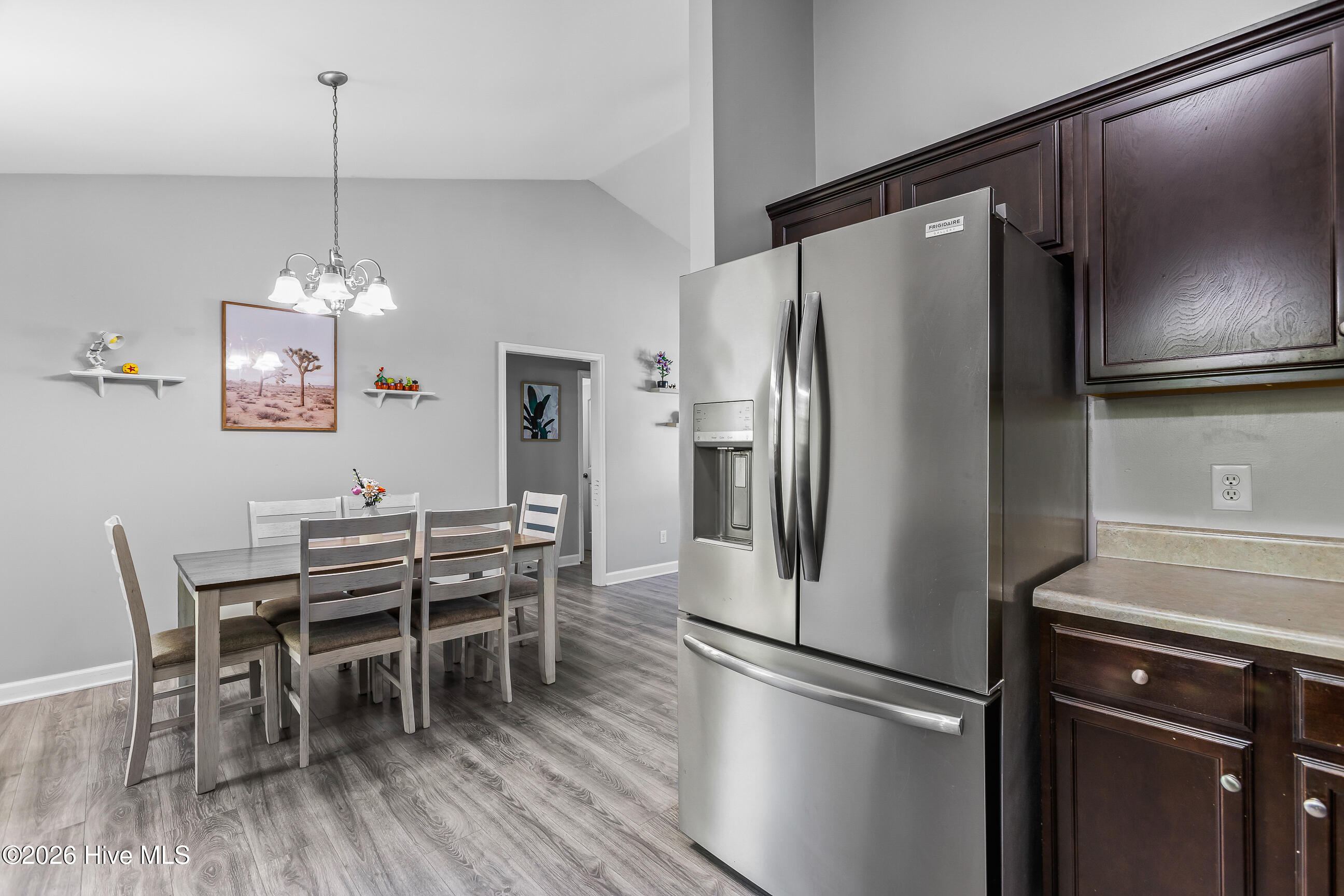 100568370 | Photo 12