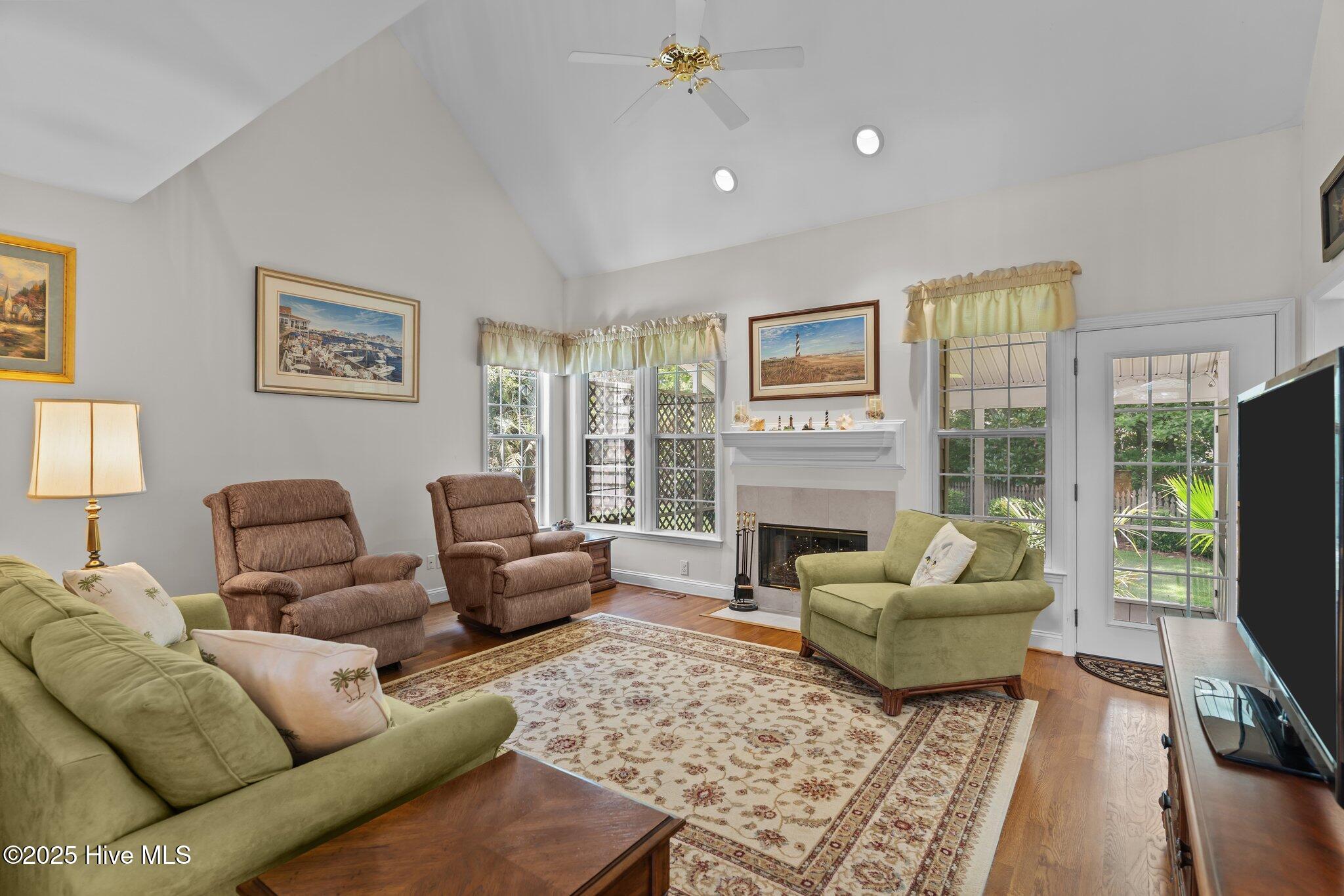 100521763 | Photo 18