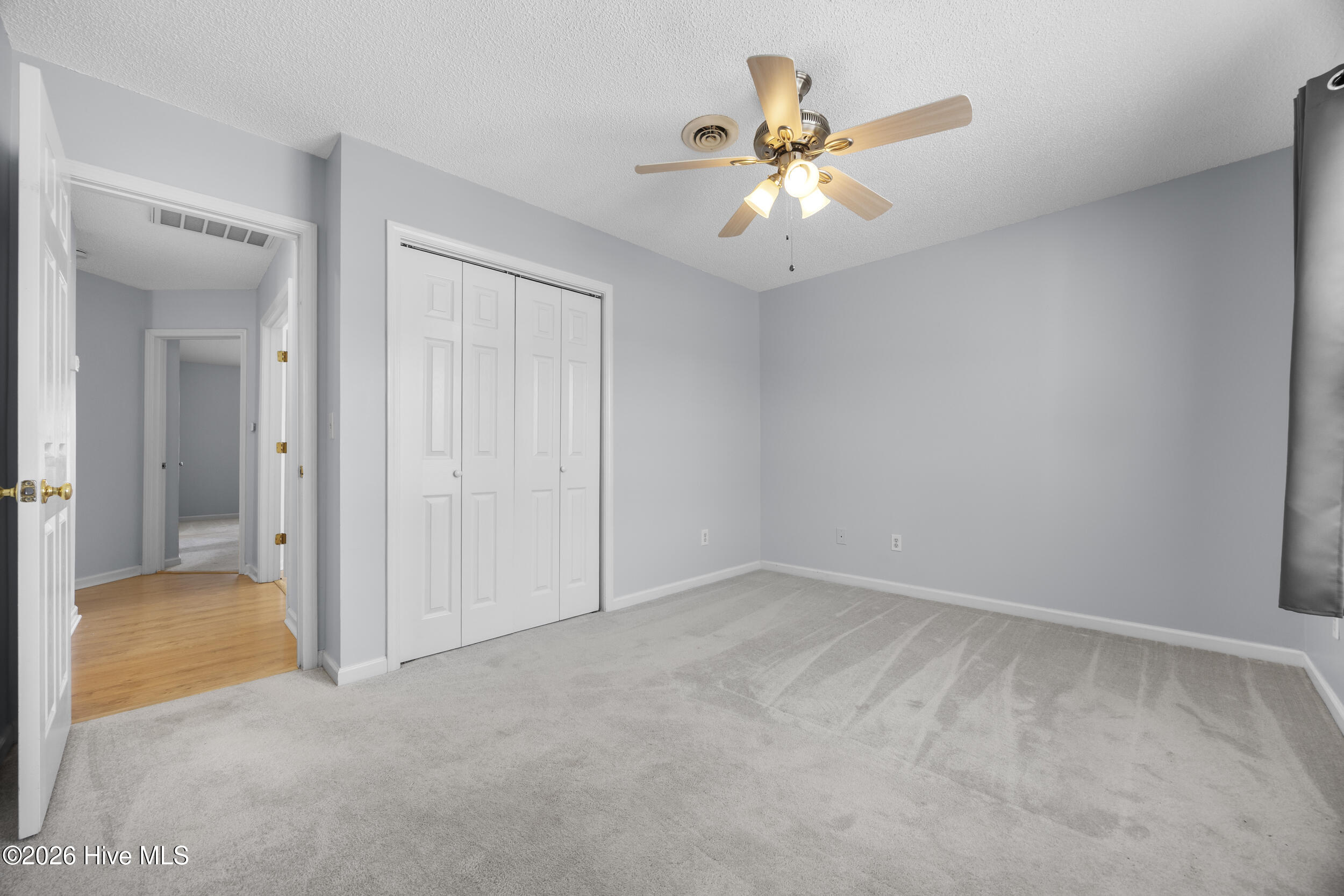 100565263 | Photo 33