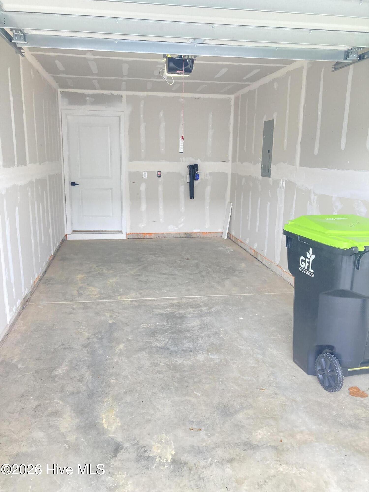 100550976 | Photo 14