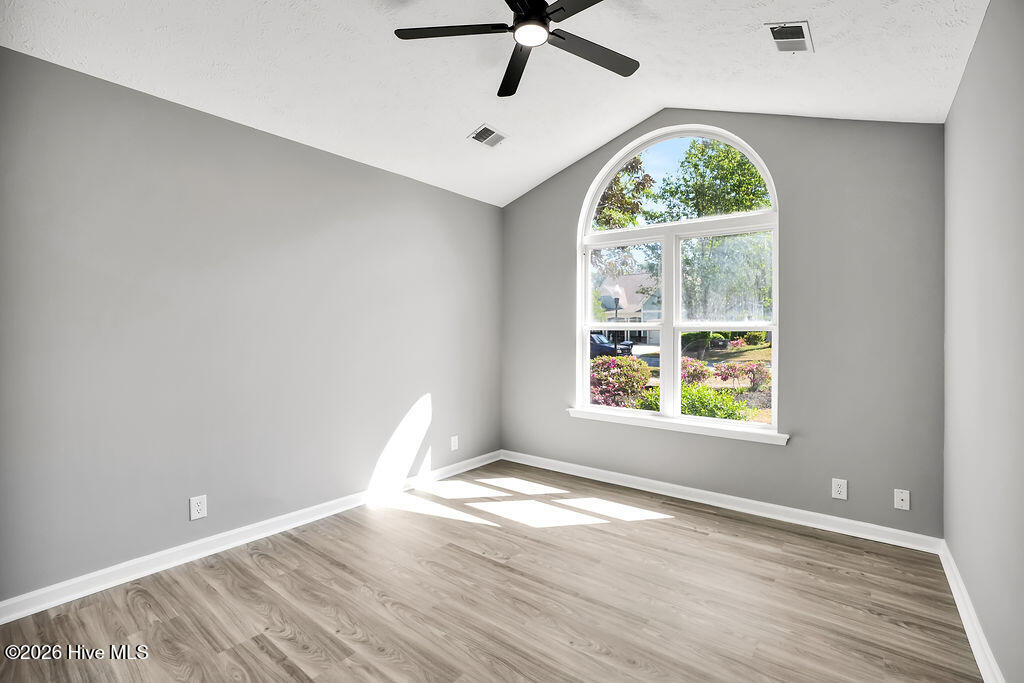 100567951 | Photo 28