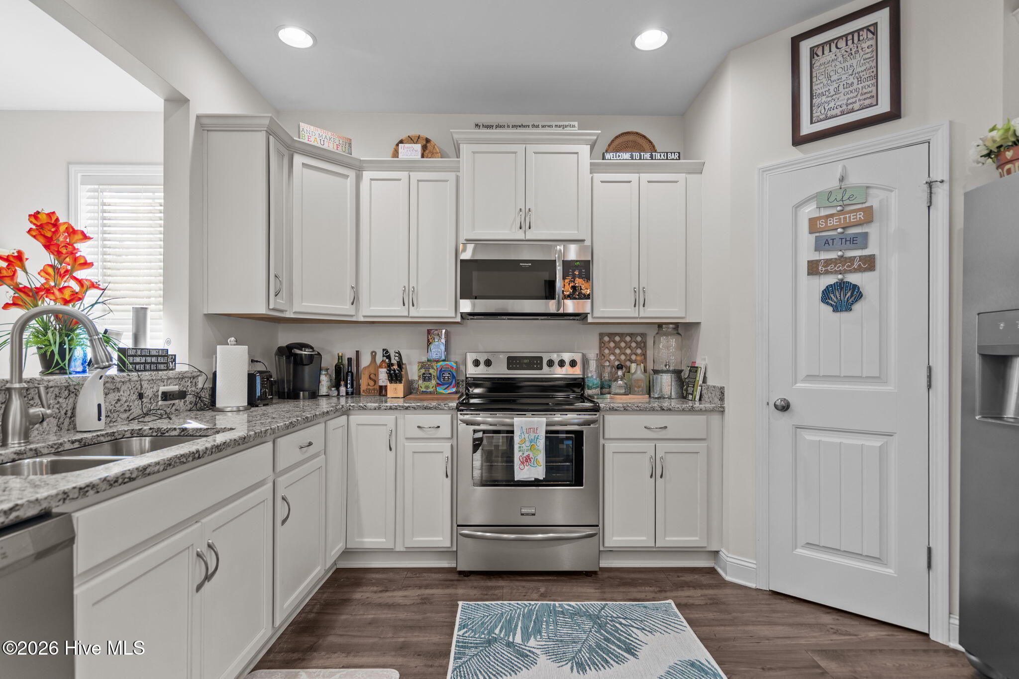 100548714 | Photo 12