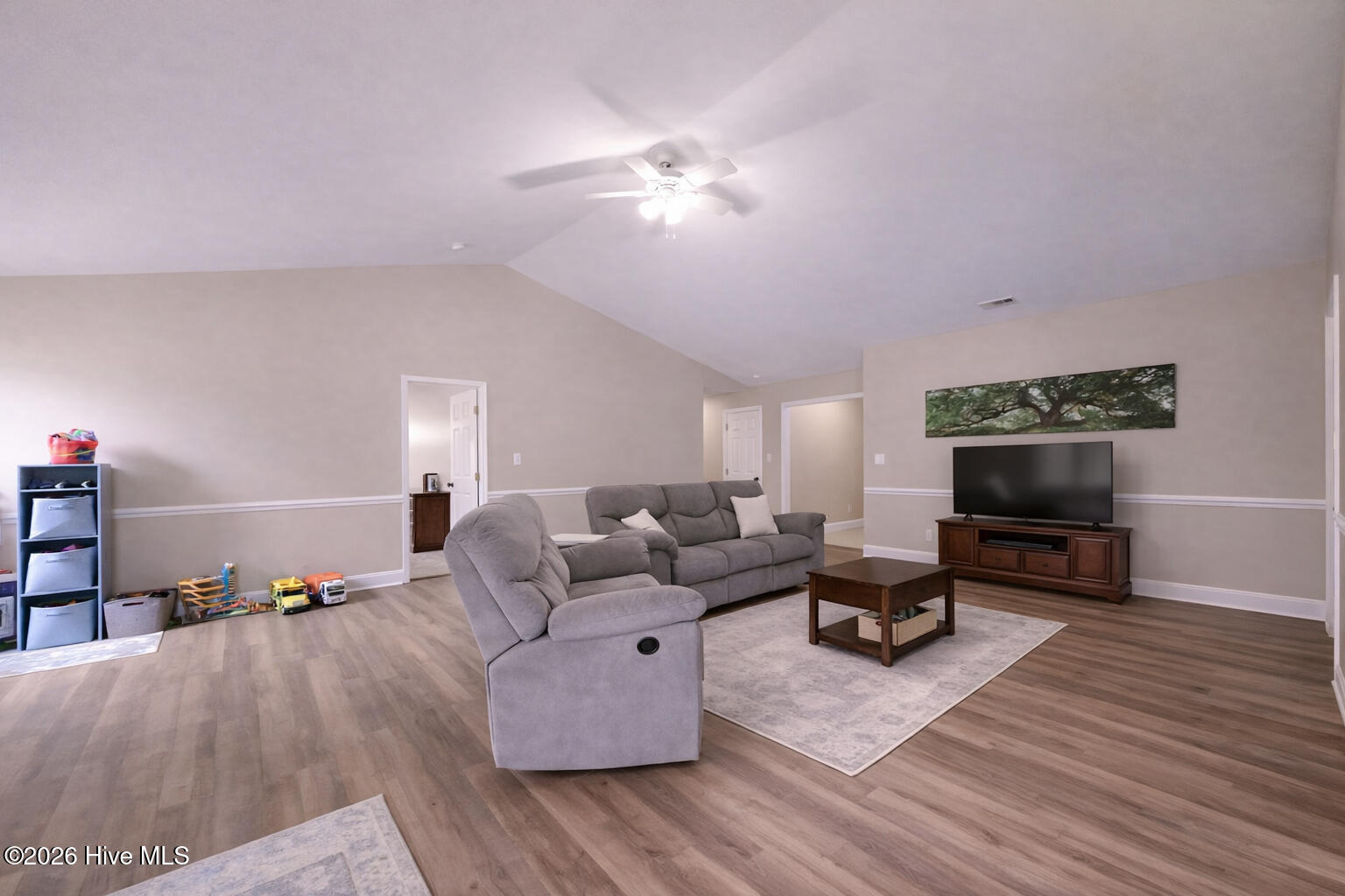 100562387 | Photo 14