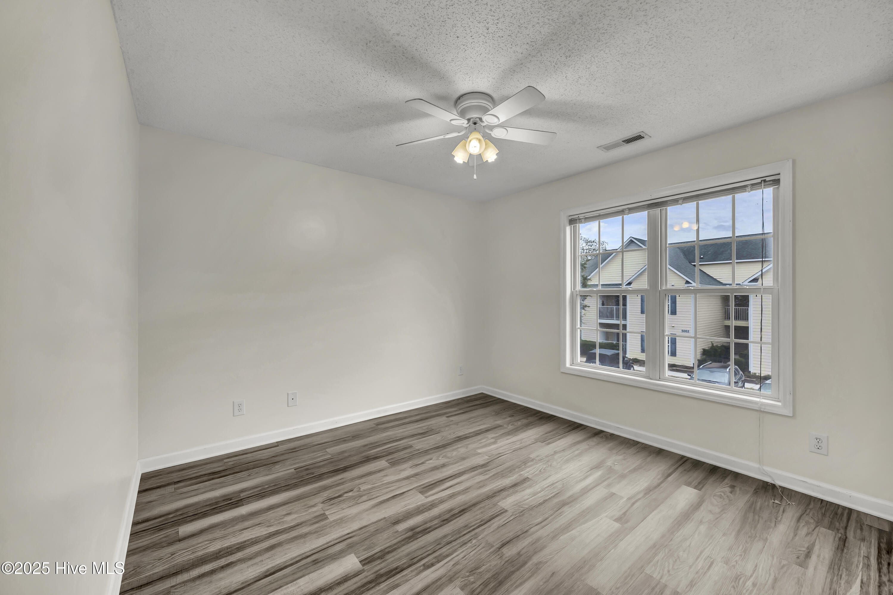 100533943 | Photo 20