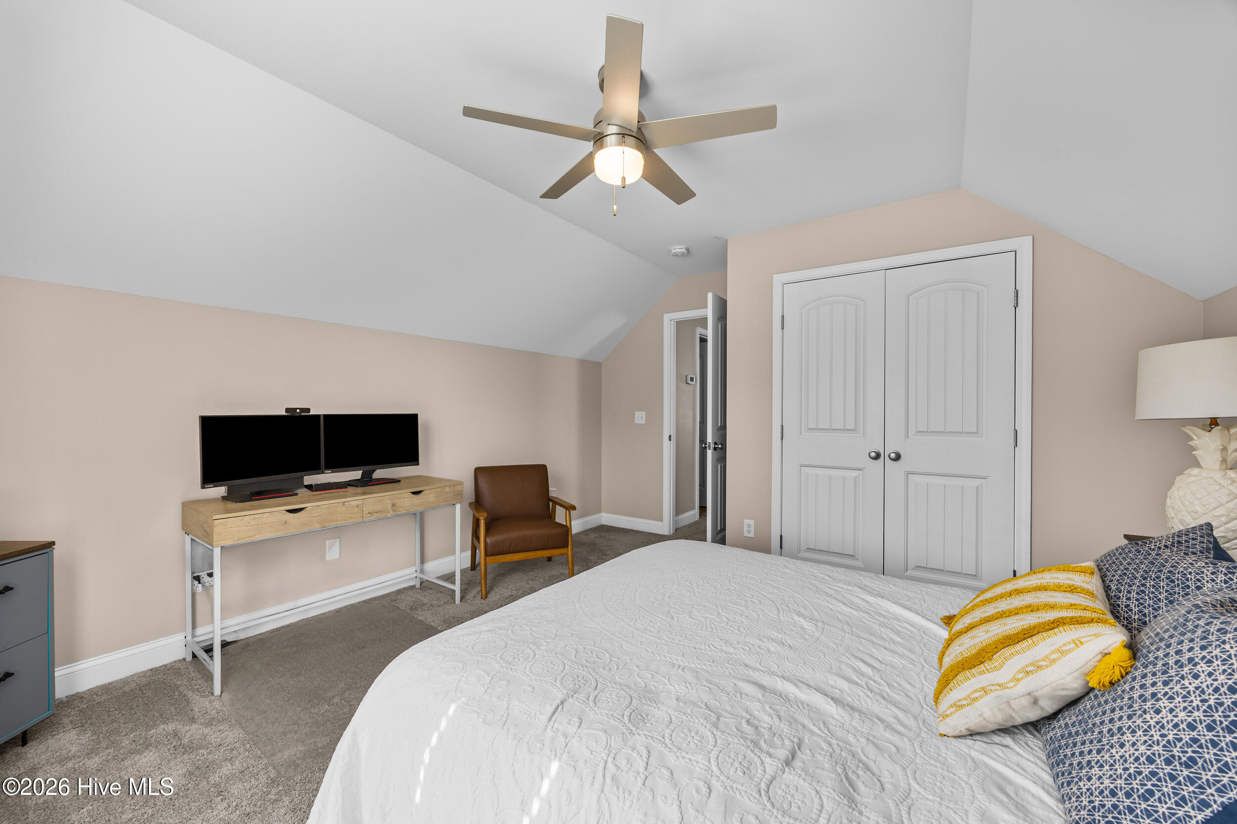 100565934 | Photo 24