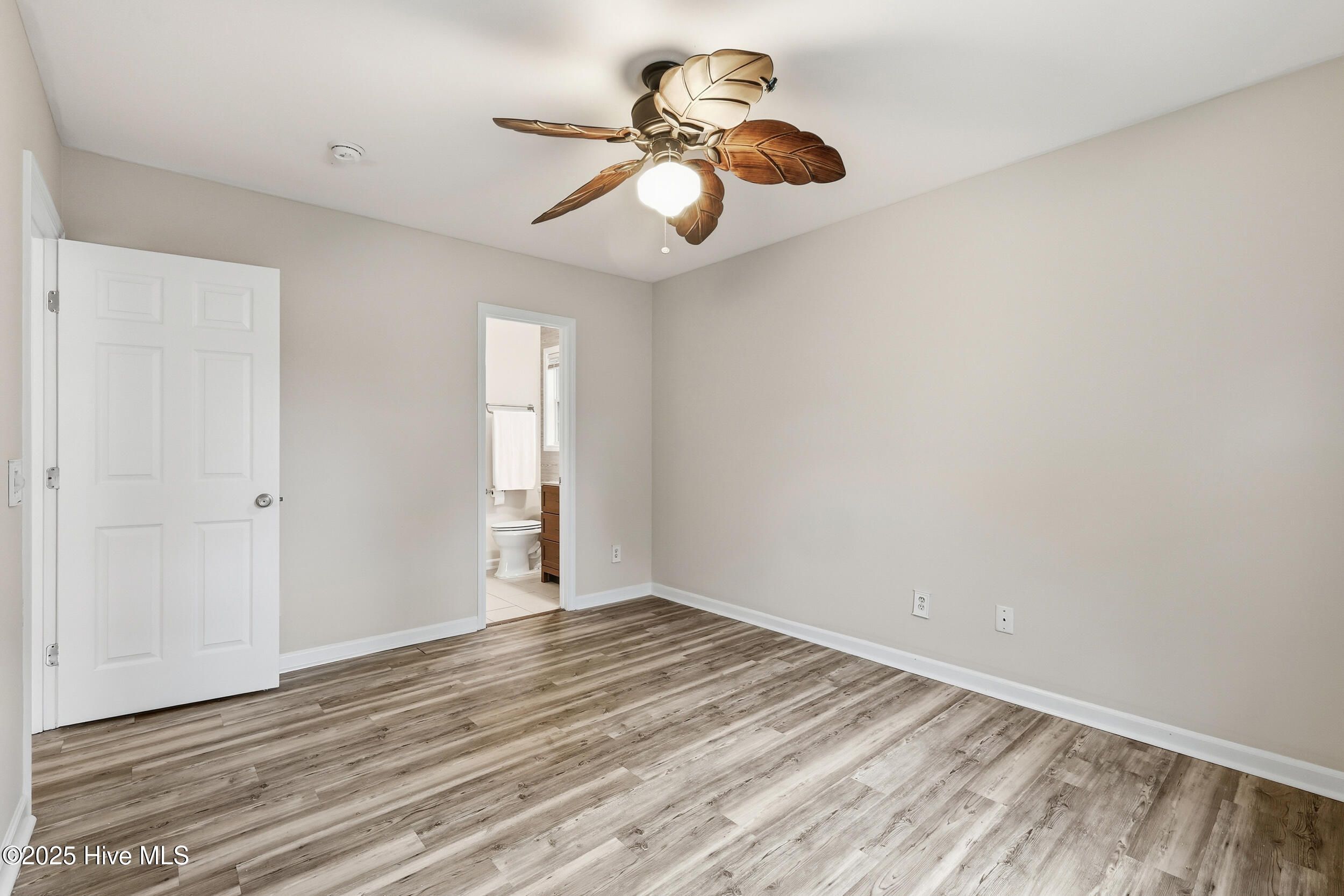 100530409 | Photo 12