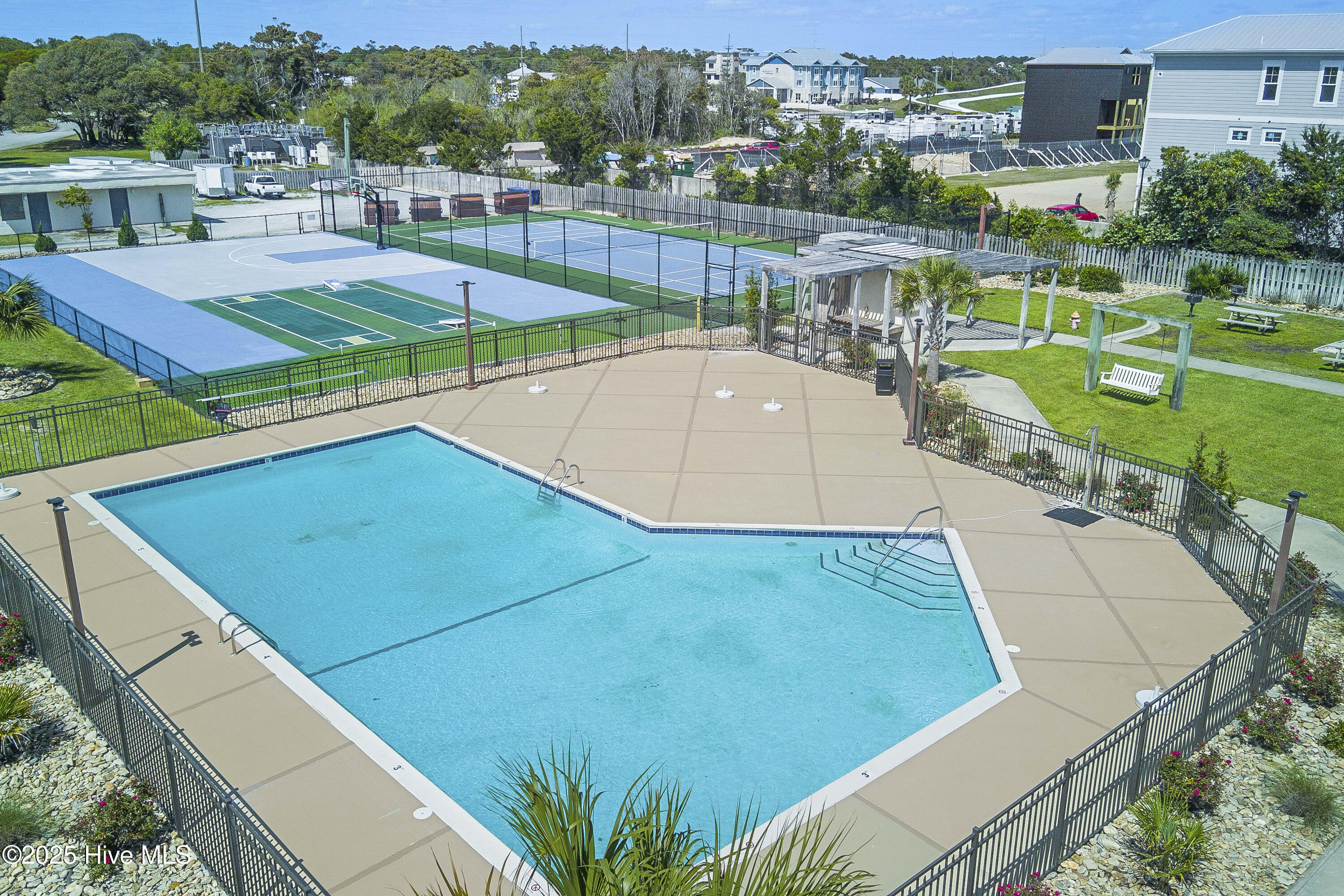 100519388 | Photo 49