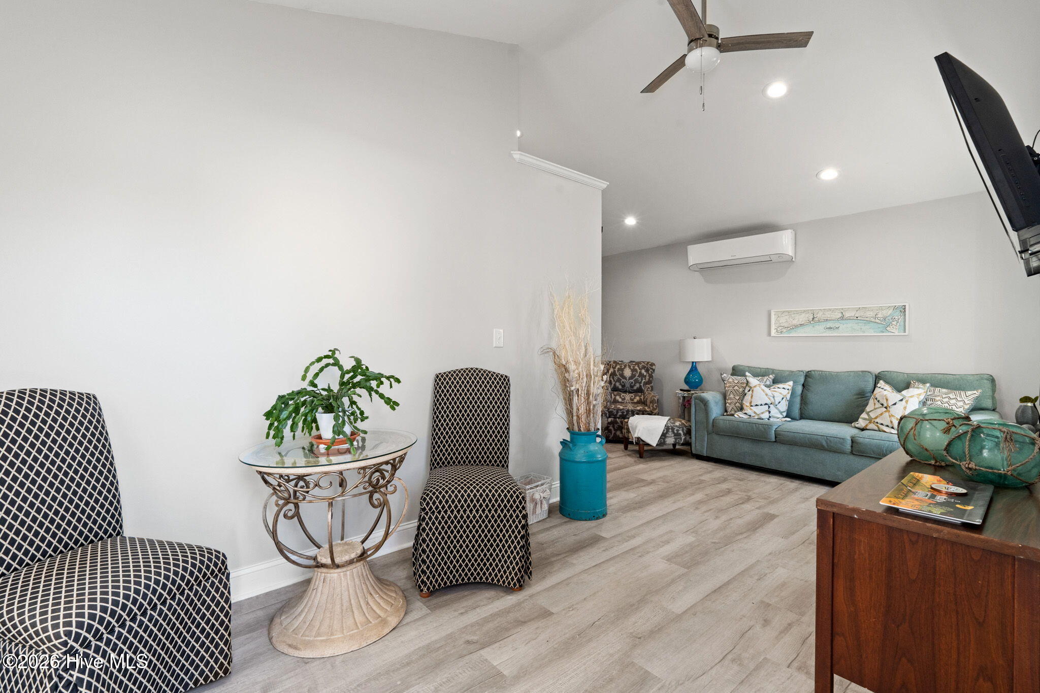 100564340 | Photo 35