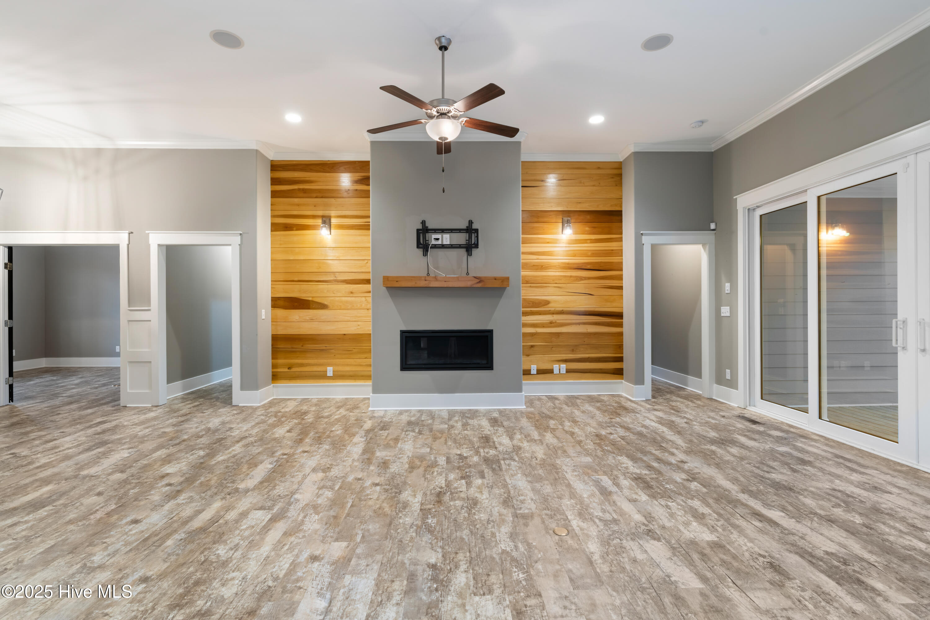 100543866 | Photo 11