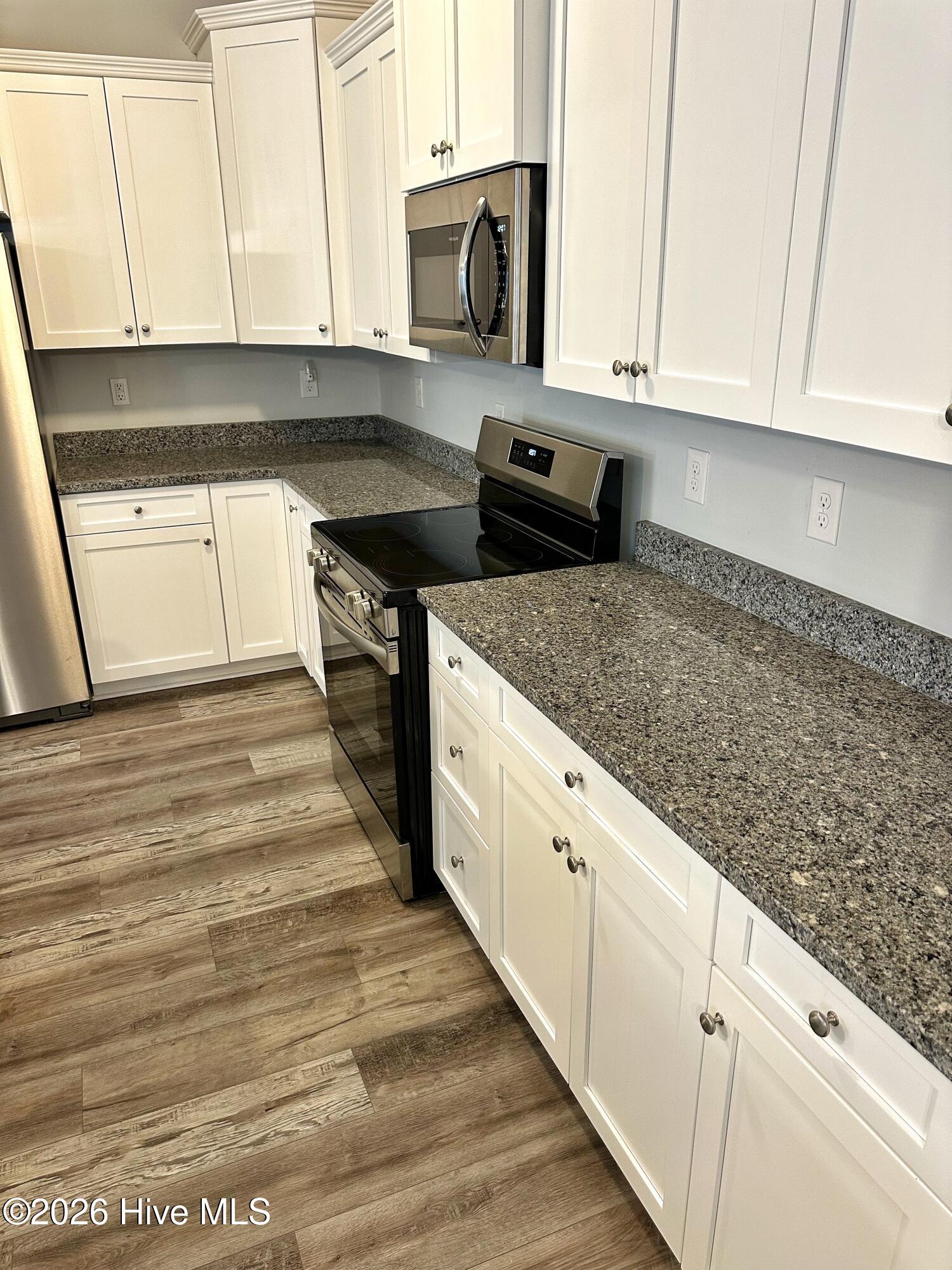 100555185 | Photo 18