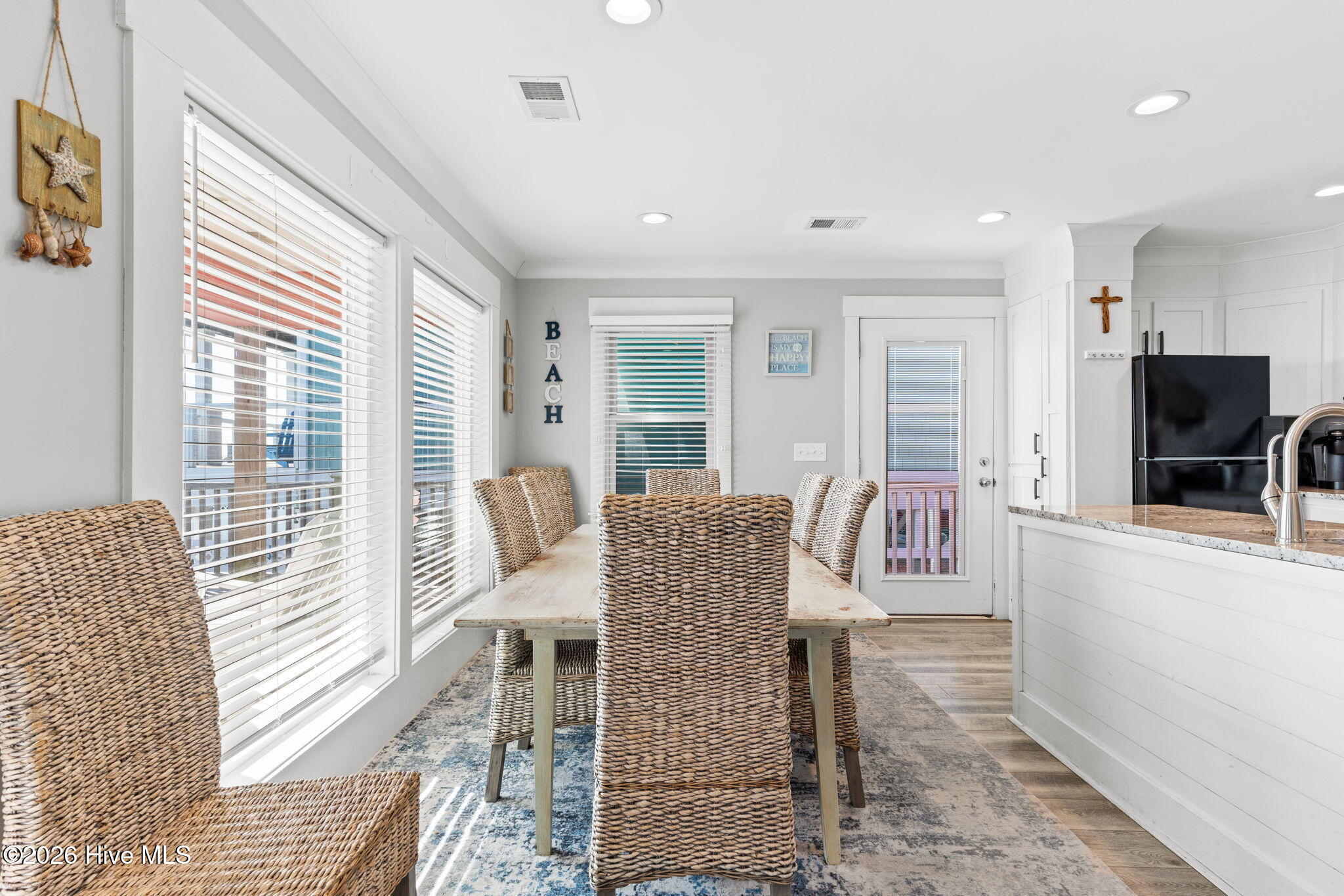 100552493 | Photo 15