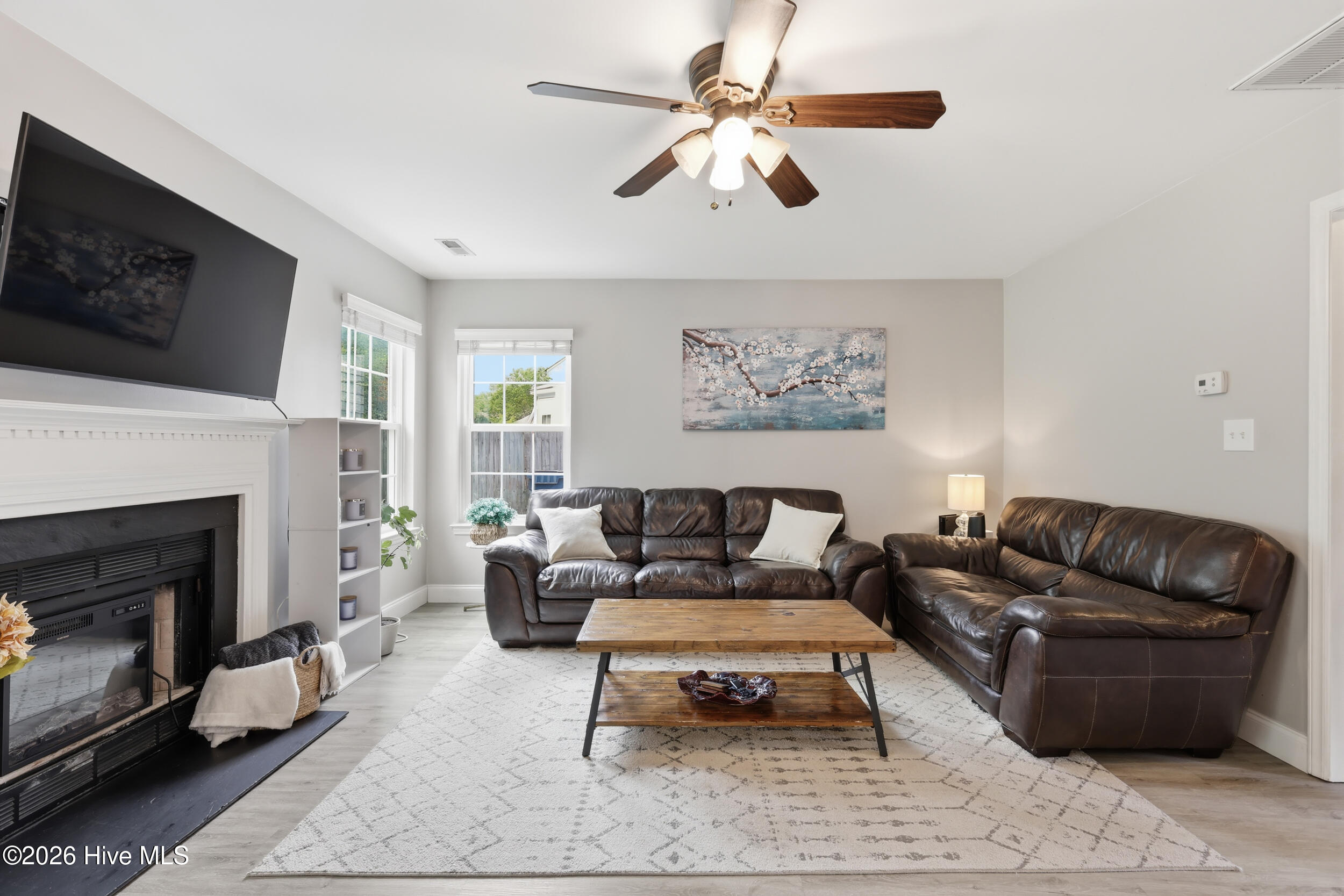 100565857 | Photo 11