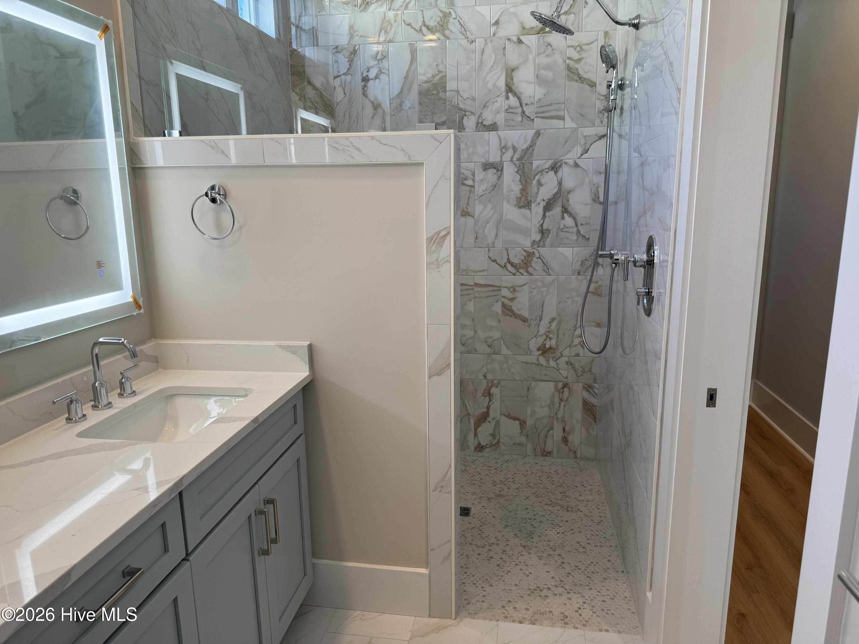 100541149 | Photo 13