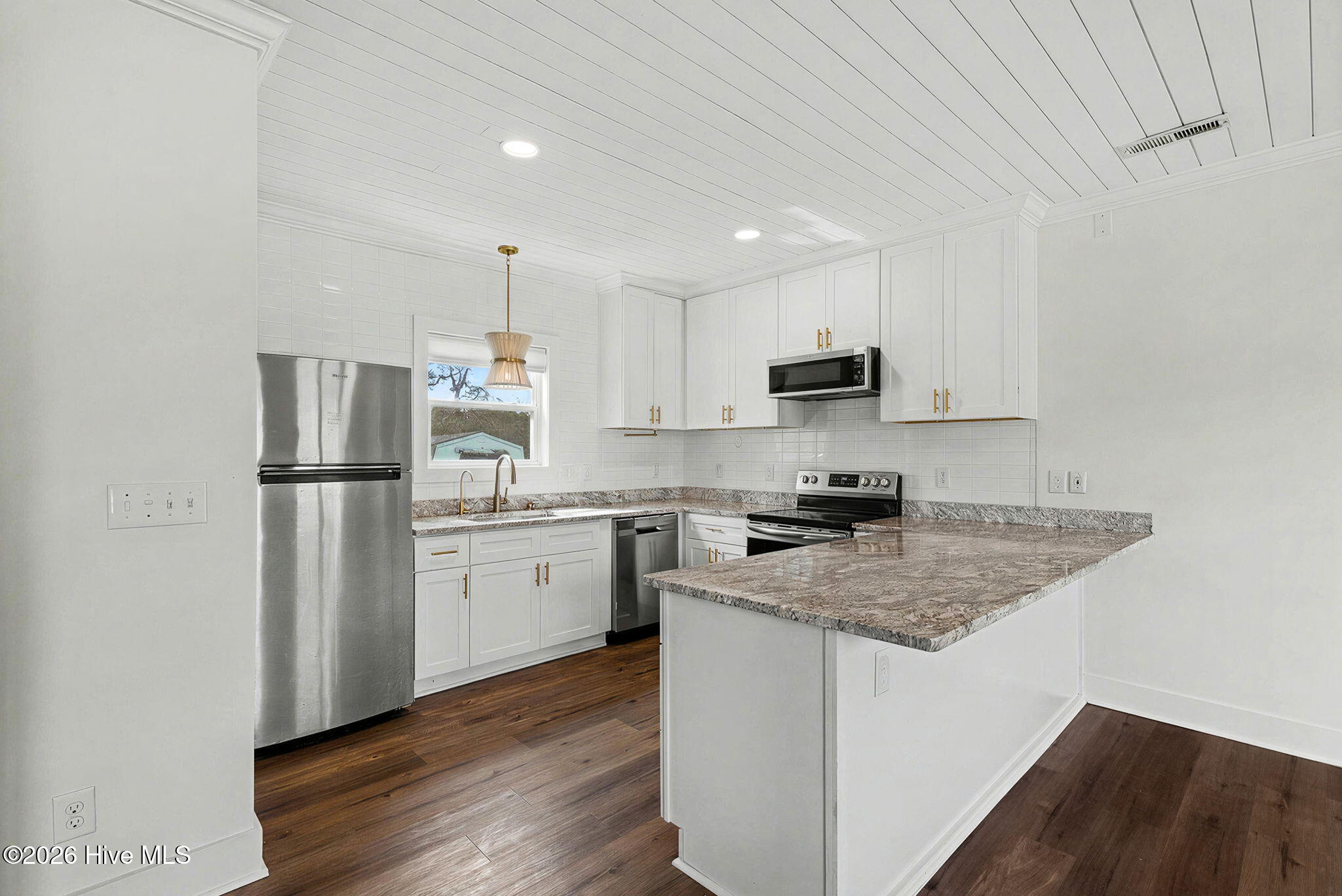 100564194 | Photo 53