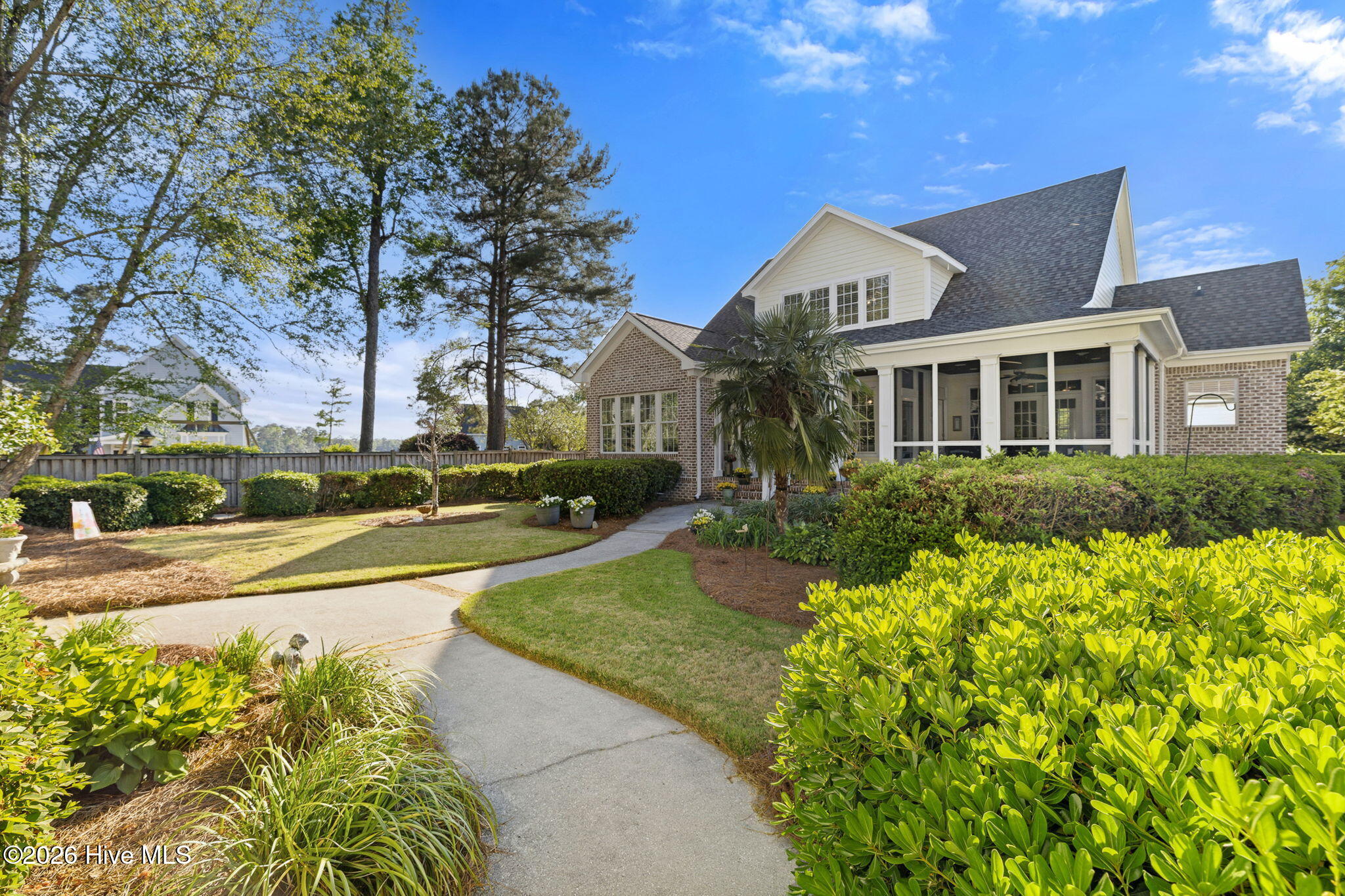 100570394 | Photo 75